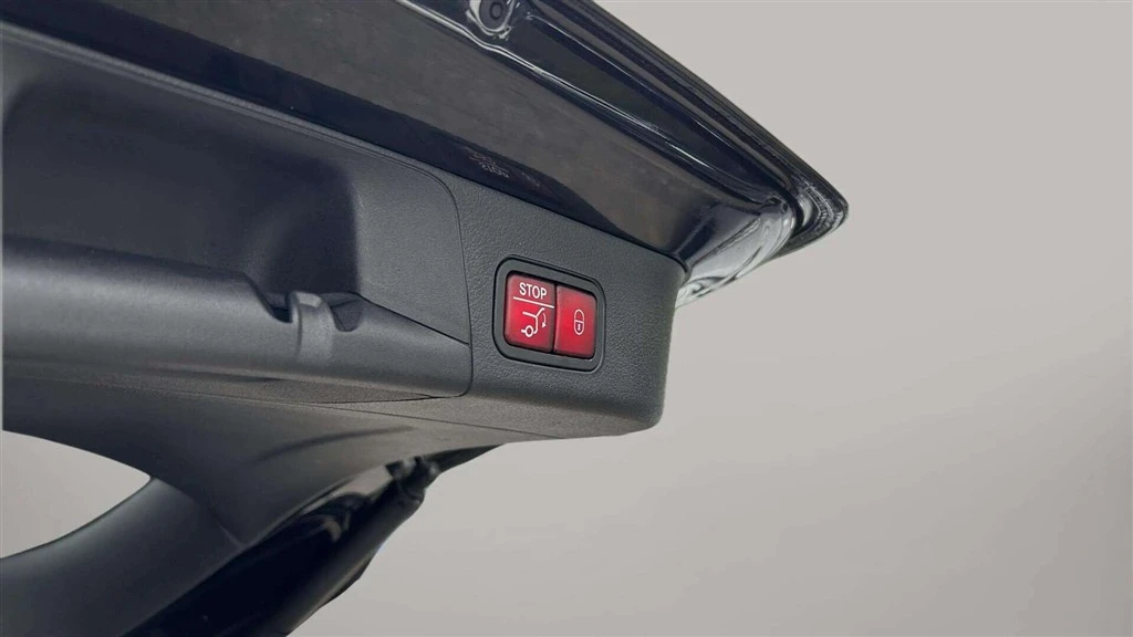 Mercedes-Benz-EQB-image-25