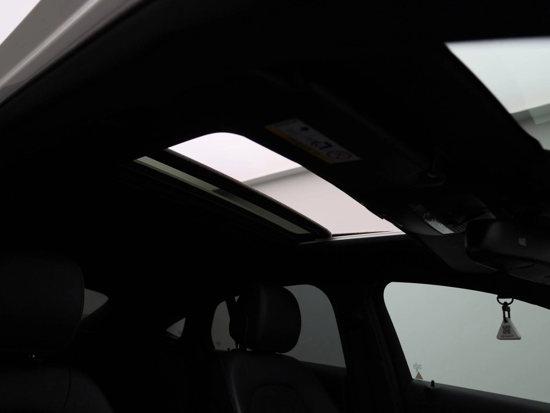 Mercedes-Benz-GLC-image-48