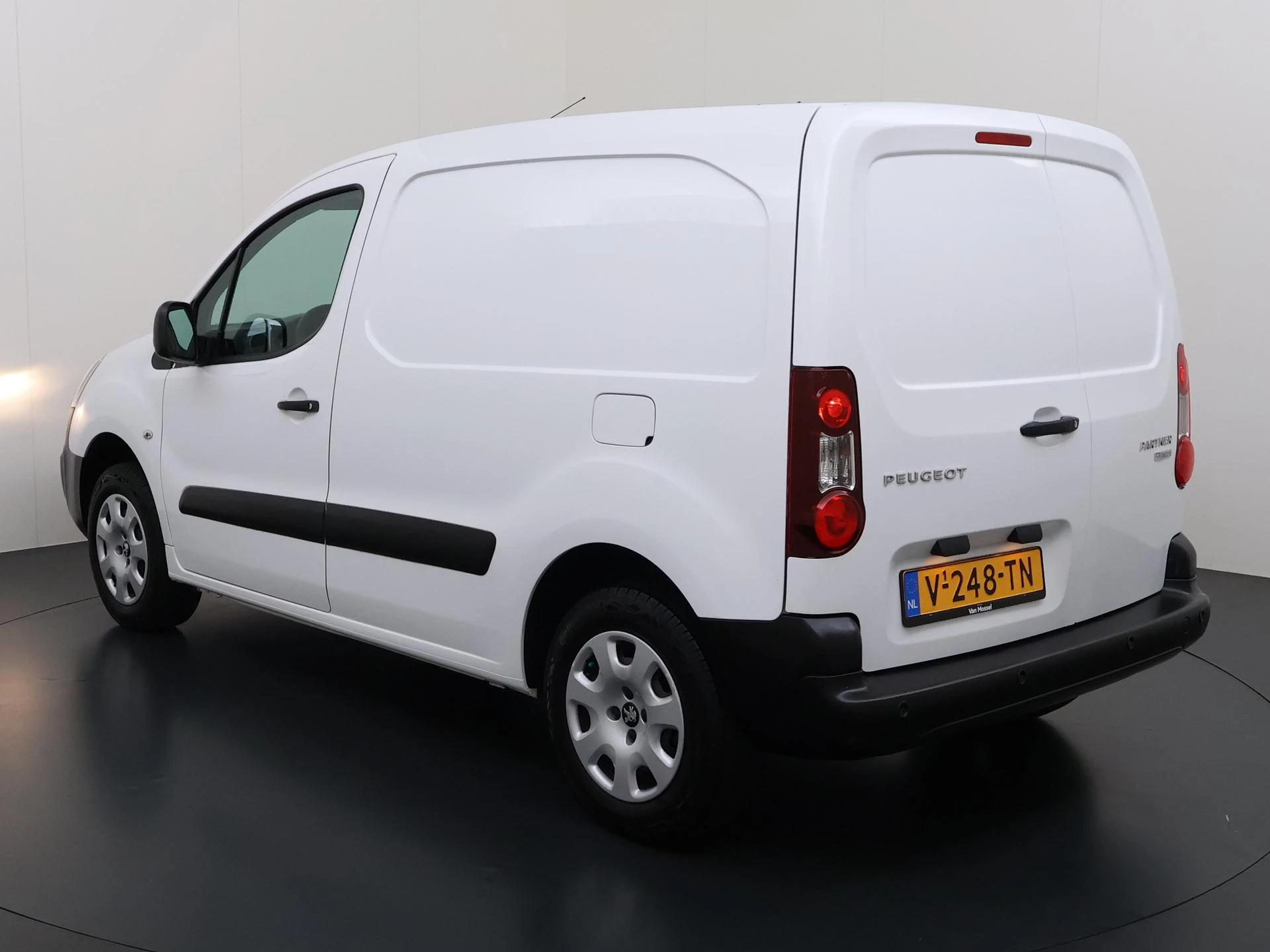 Peugeot-e-Partner-image-9