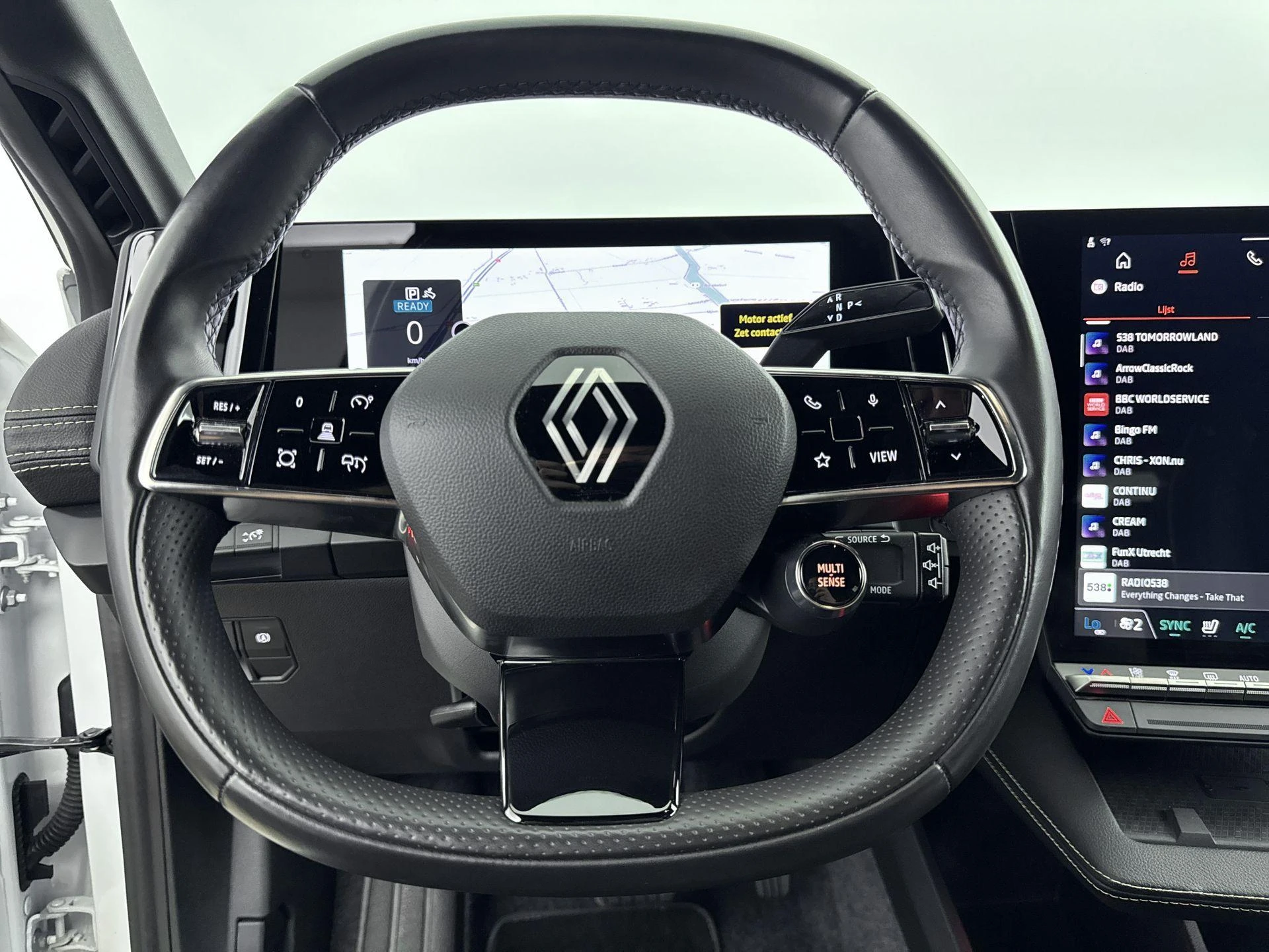 Renault-Megane E-Tech-image-24