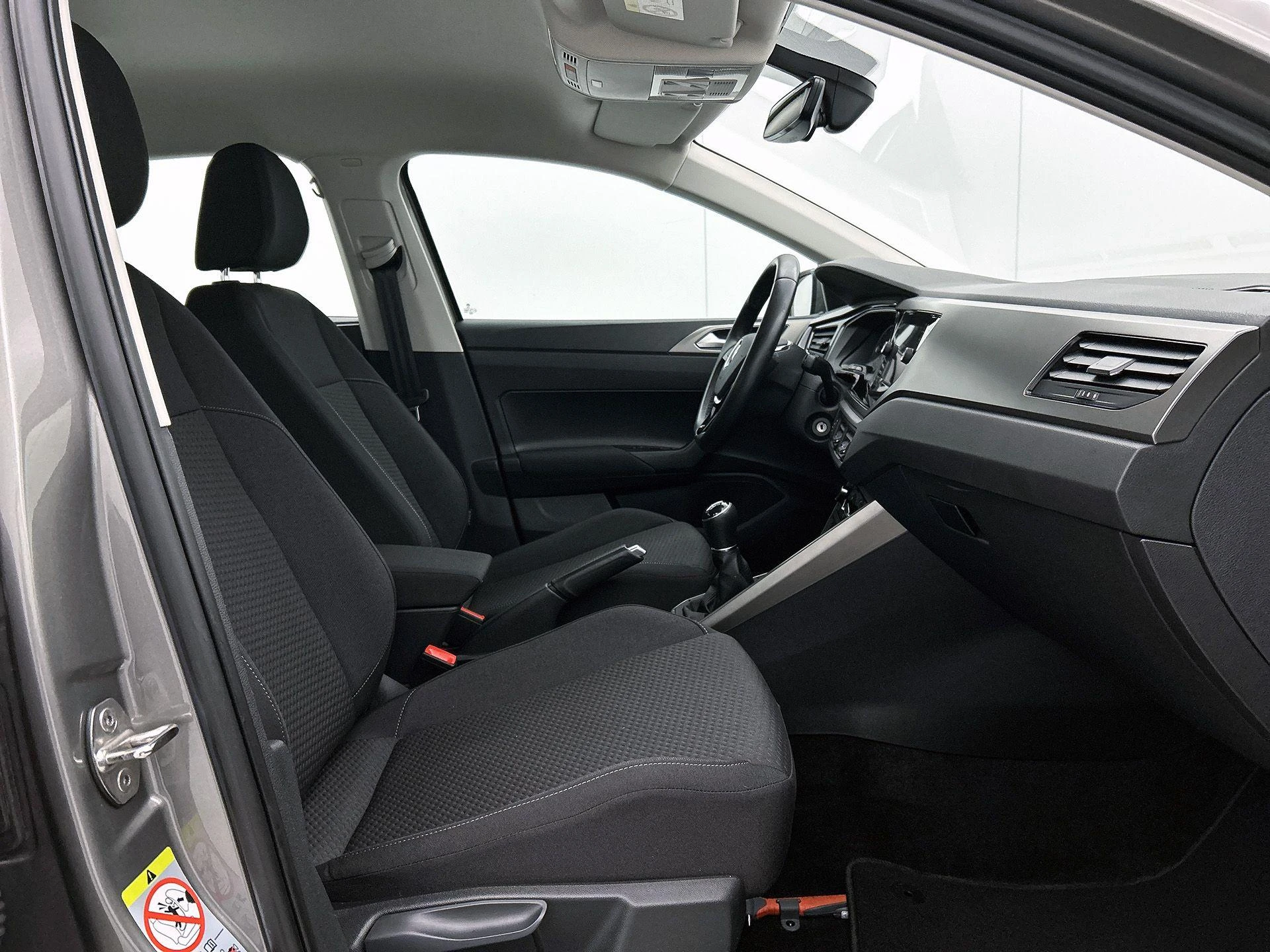 Volkswagen-Polo-image-32
