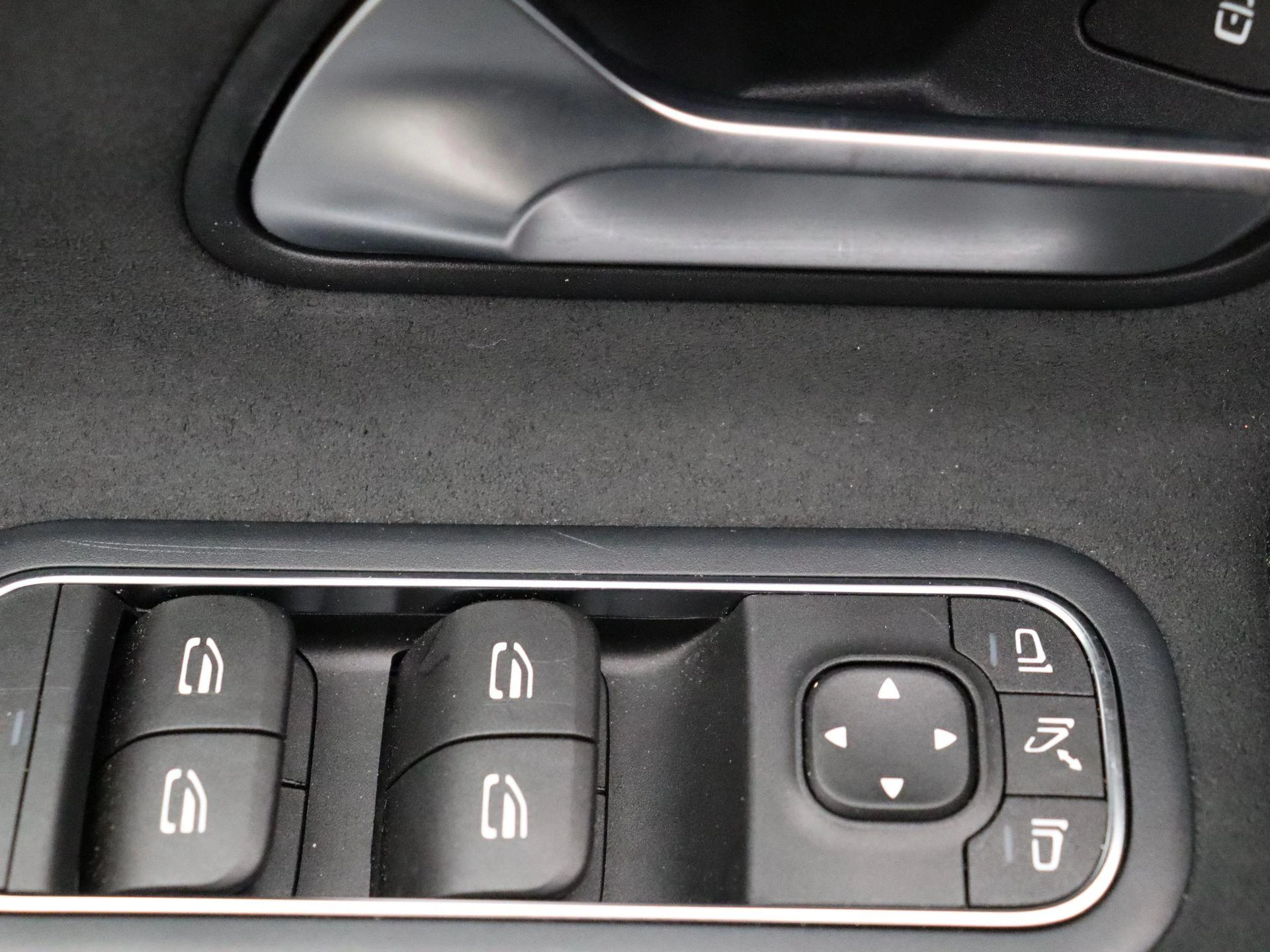 Mercedes-Benz-CLA-image-9