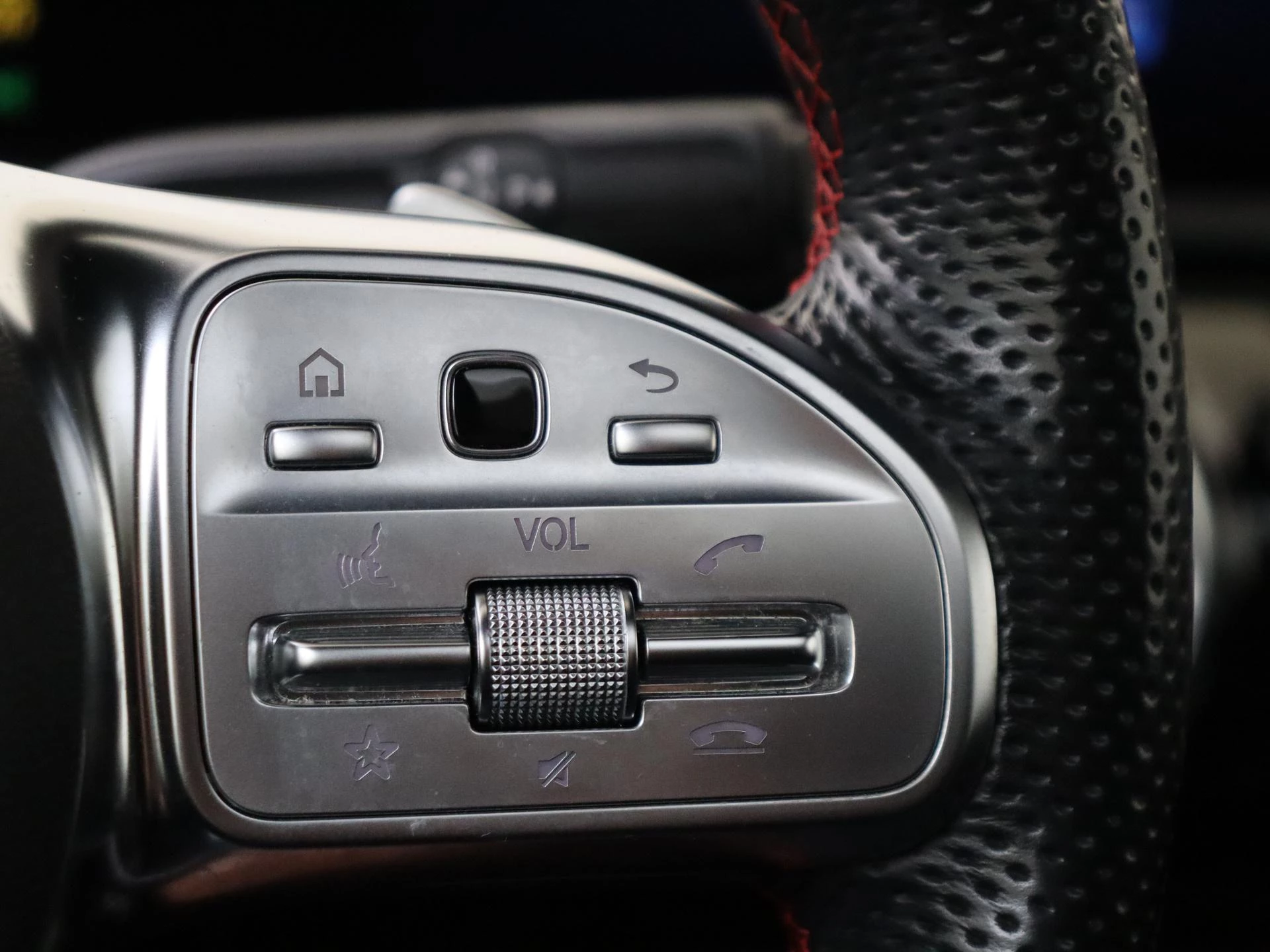 Mercedes-Benz-CLA-image-13