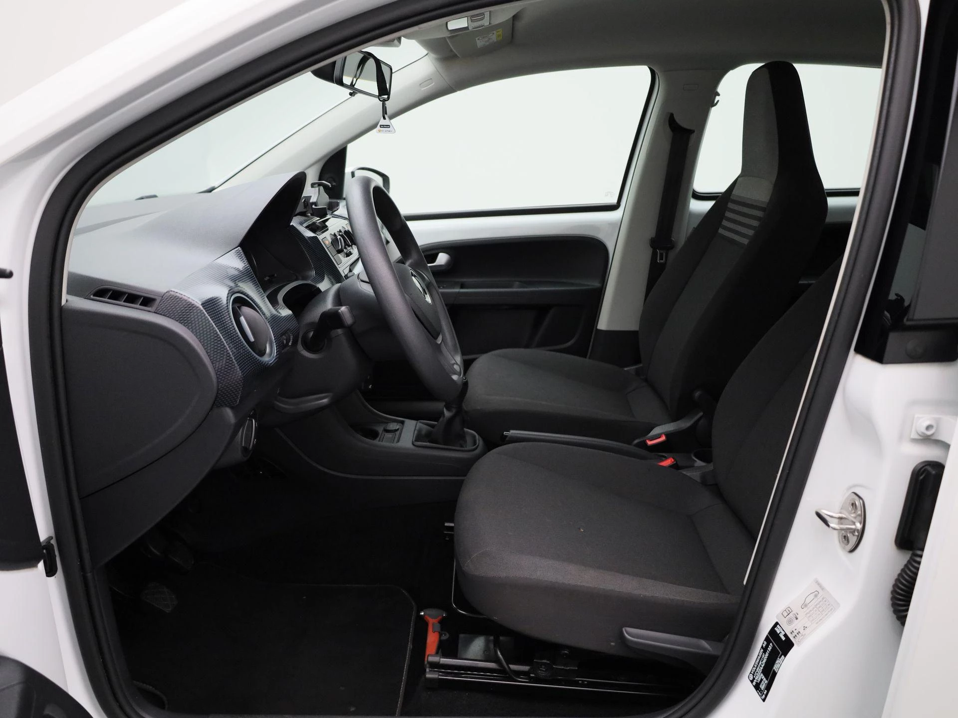 Volkswagen-up!-image-9