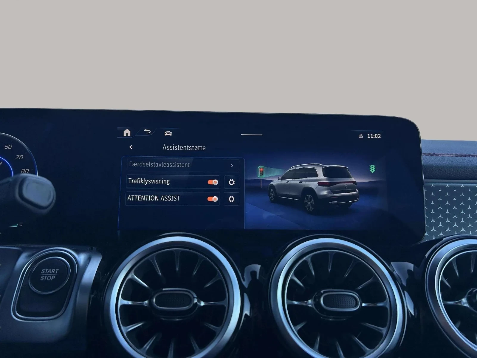 Mercedes-Benz-EQB-image-19