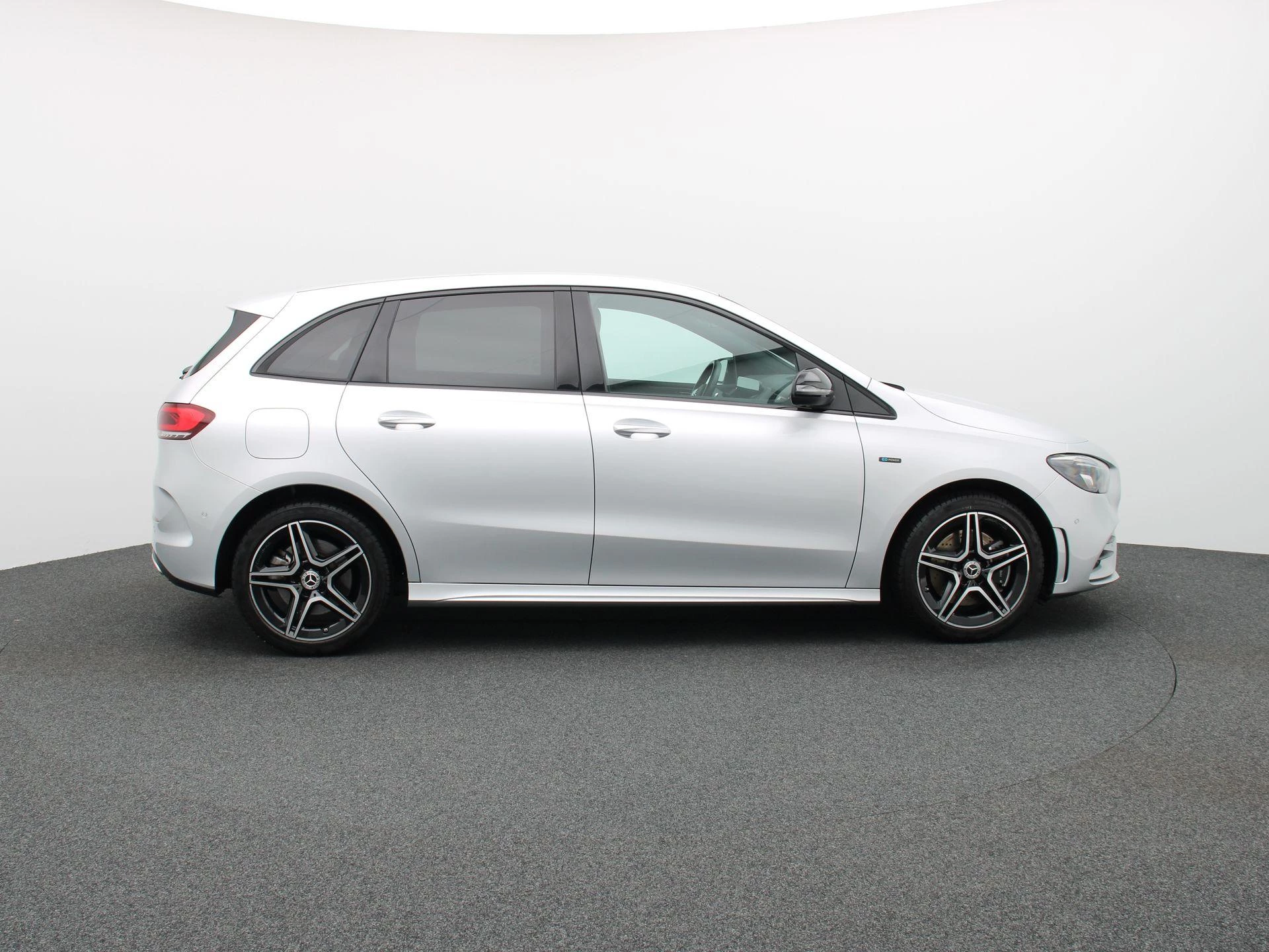 Mercedes-Benz B-Klasse 250 e + AMG LINE + LED + CAMERA +