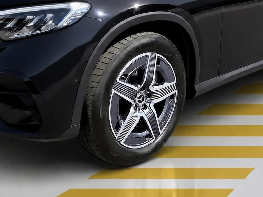 Mercedes-Benz-GLC 300 d-image-5
