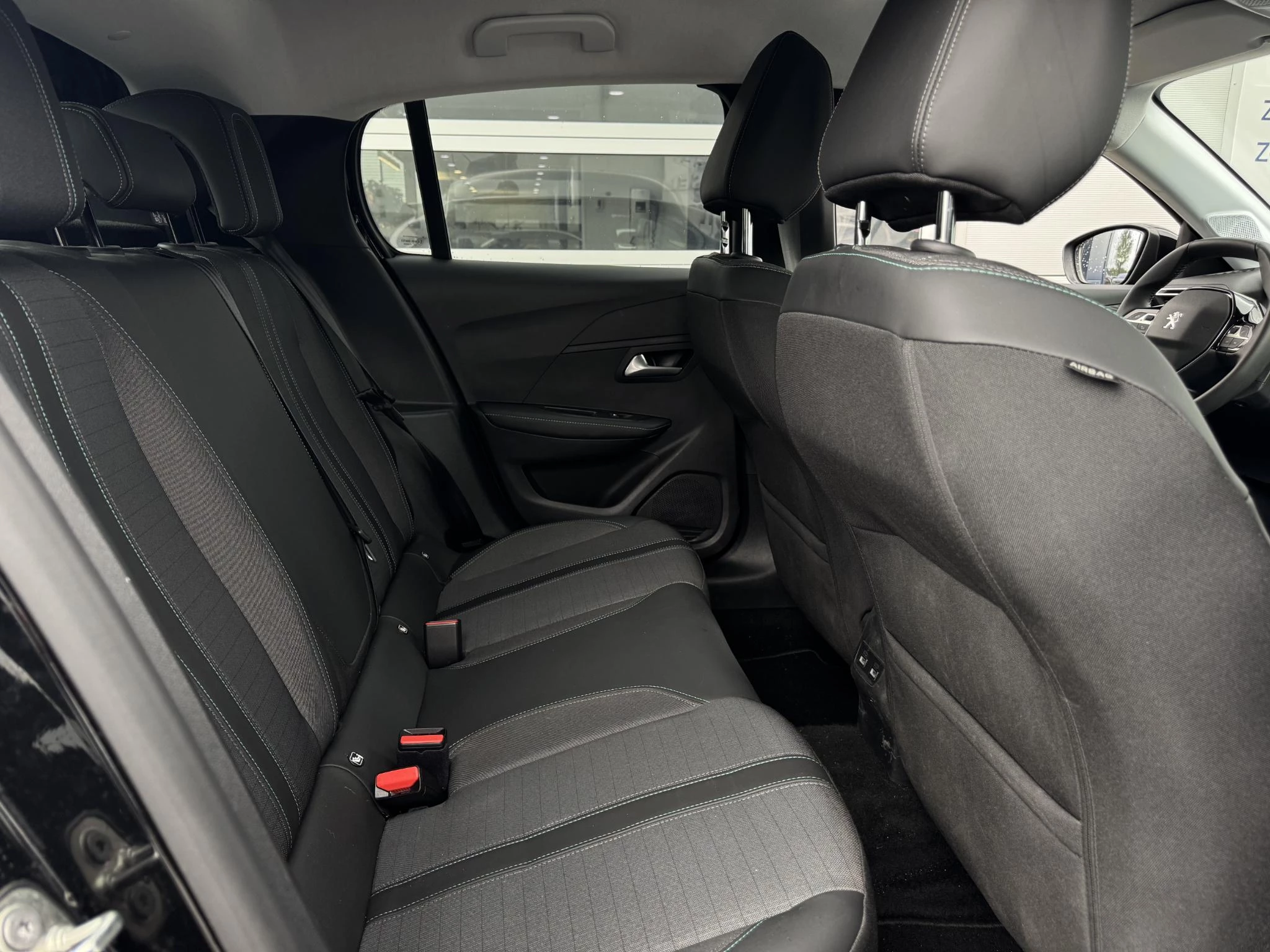 Peugeot-e-208-image-26