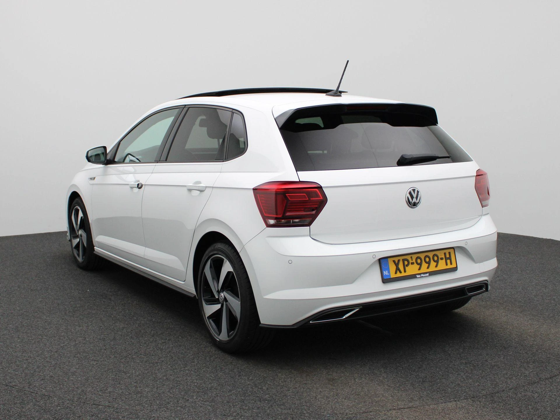 Volkswagen-Polo-image-1