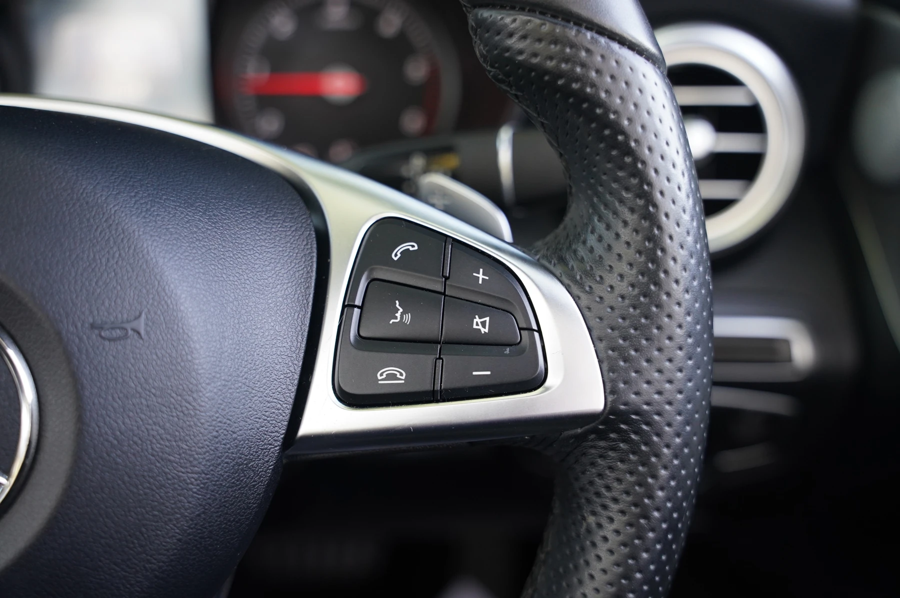 Mercedes-Benz-C-Class-image-18