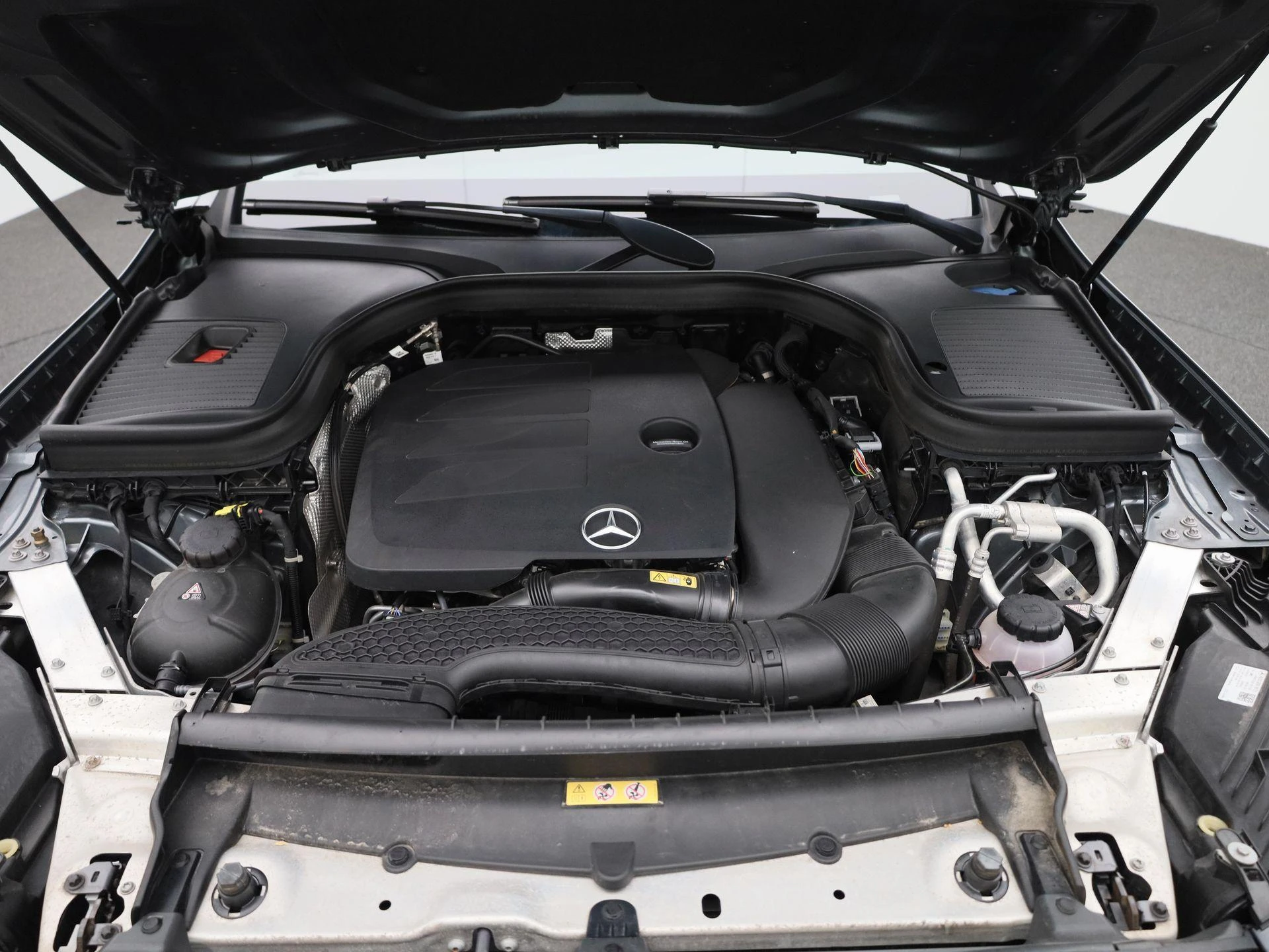 Mercedes-Benz-GLC-image-36