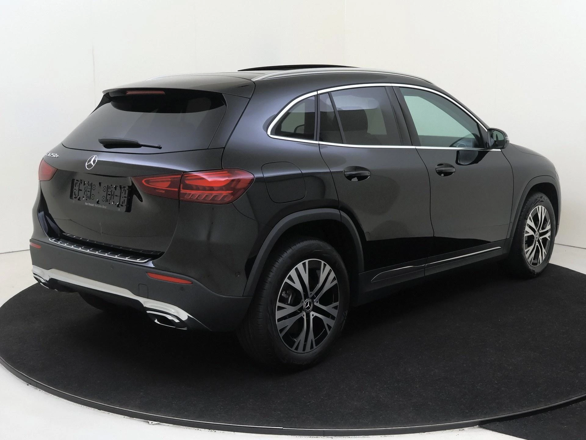 Mercedes-Benz-GLA-image-3