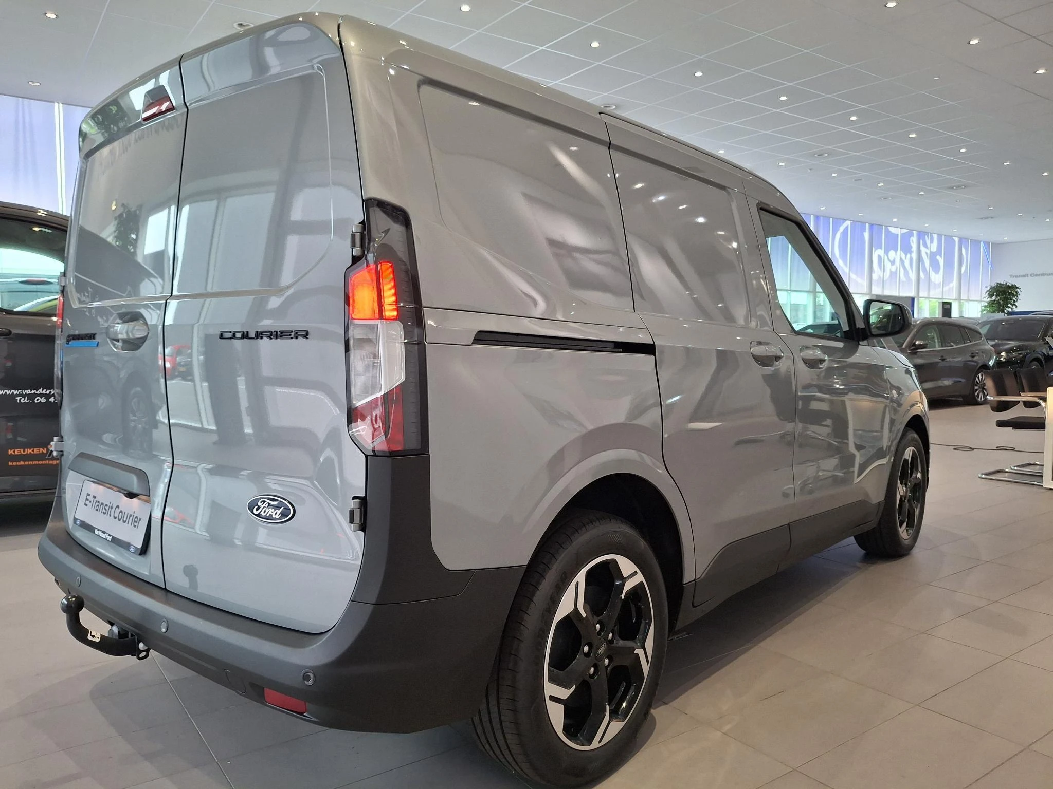 Ford-E-Transit Courier-image-5