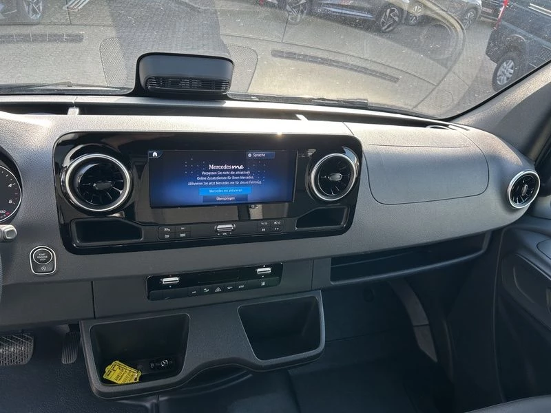 Mercedes-Benz-Sprinter-image-13