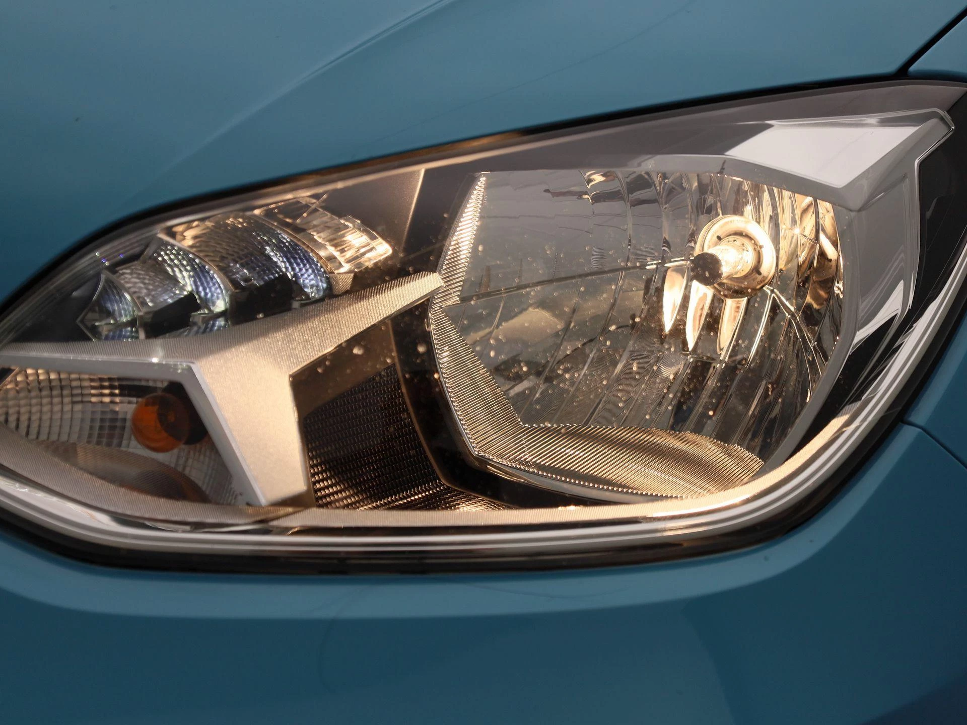 Volkswagen-up!-image-12