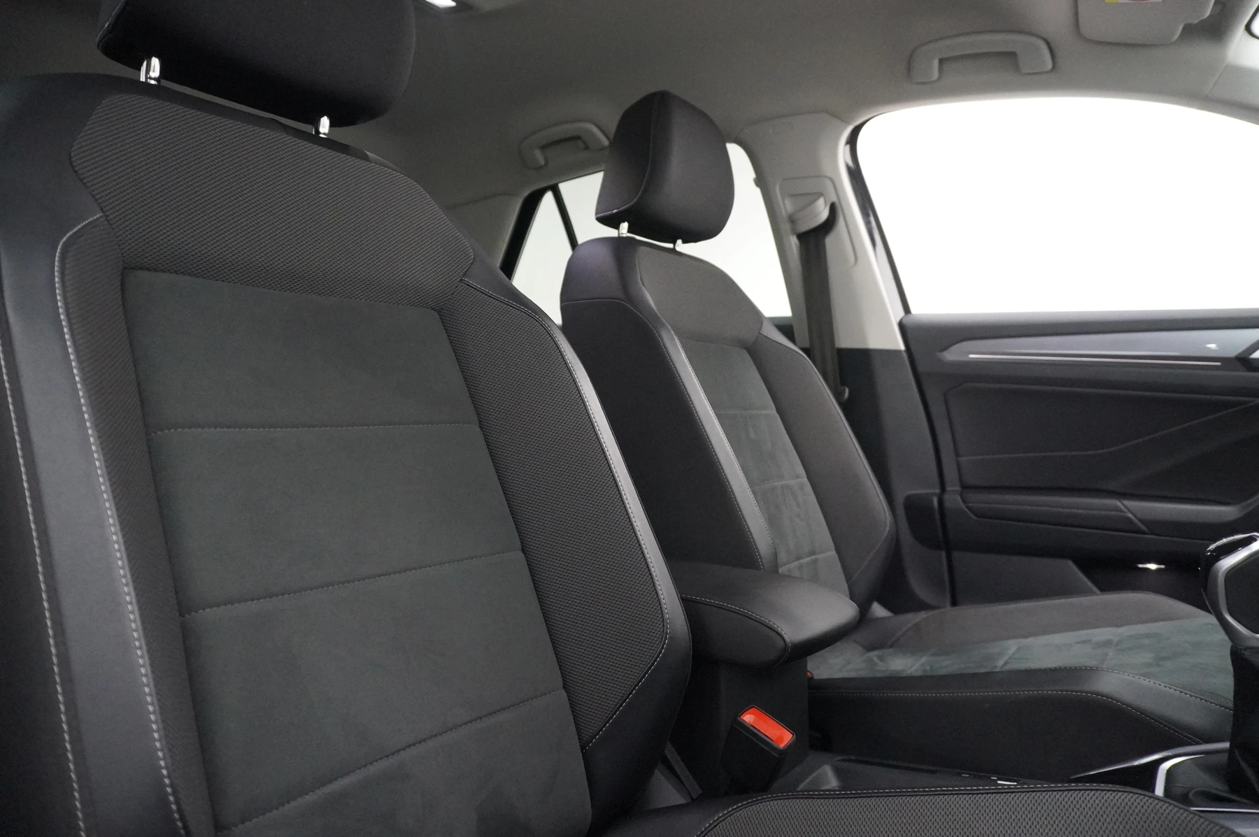 Volkswagen-T-Roc-image-8