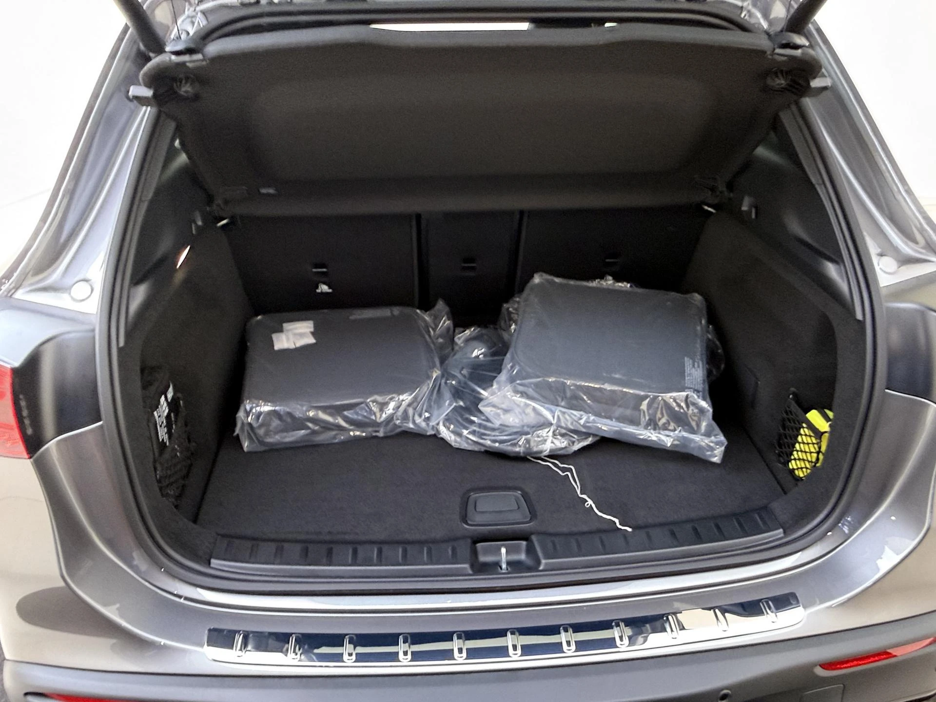 Mercedes-Benz-EQA-image-31