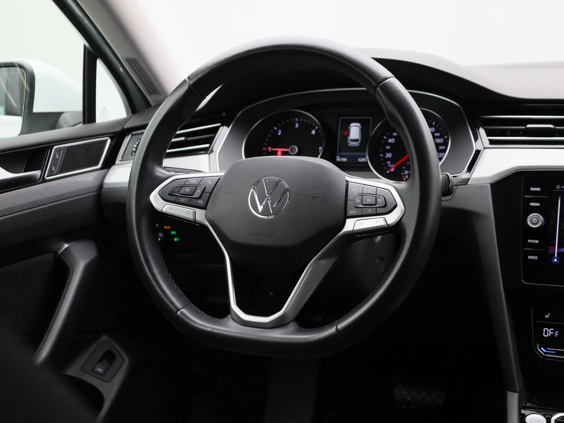 Volkswagen-Passat-image-10