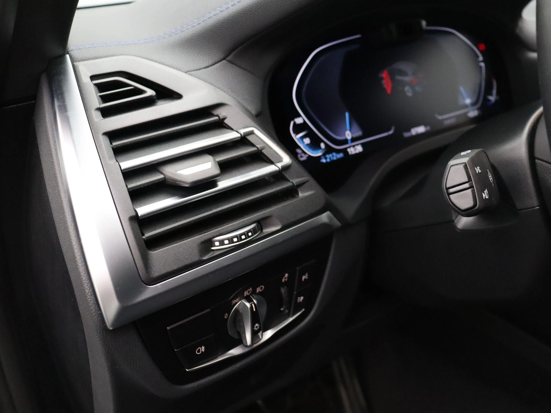 BMW-iX3-image-9