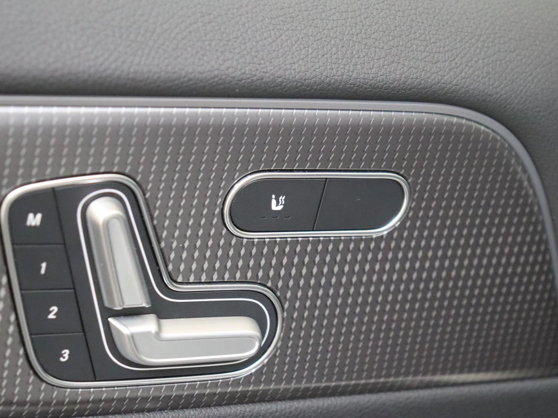 Mercedes-Benz-EQA-image-25