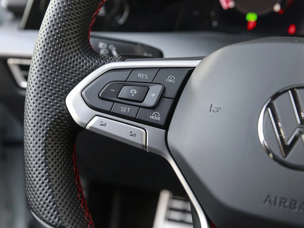 Volkswagen Golf GTI Clubsport 2.0 TSI DSG Akrapovic, 270km/h, IQ.Light, Pano., 360°Kam., ACC, 19"Alu.,