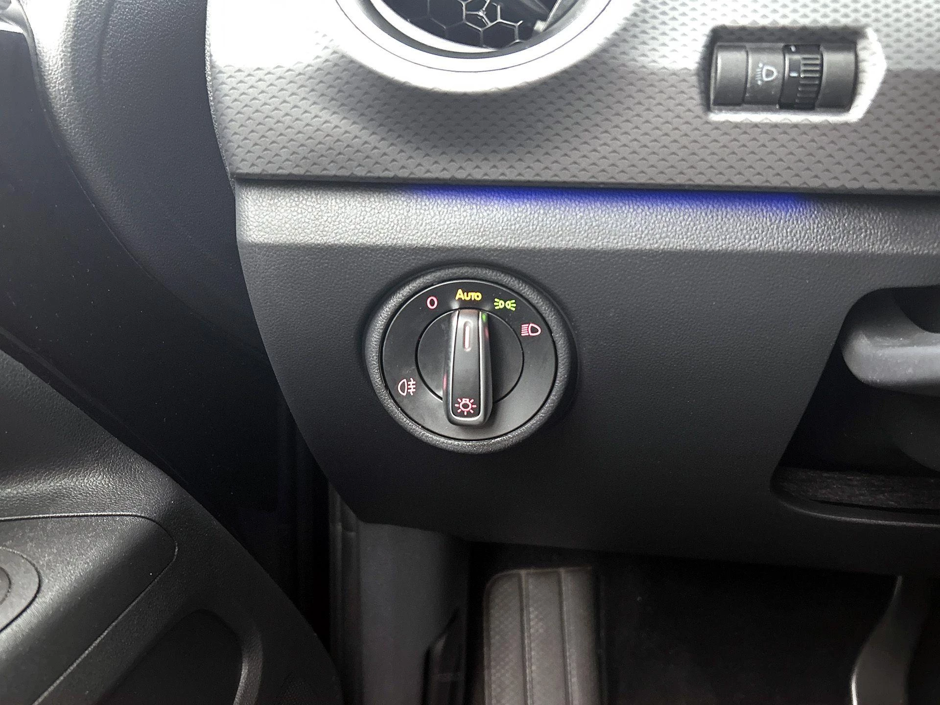 Volkswagen-e-up!-image-19