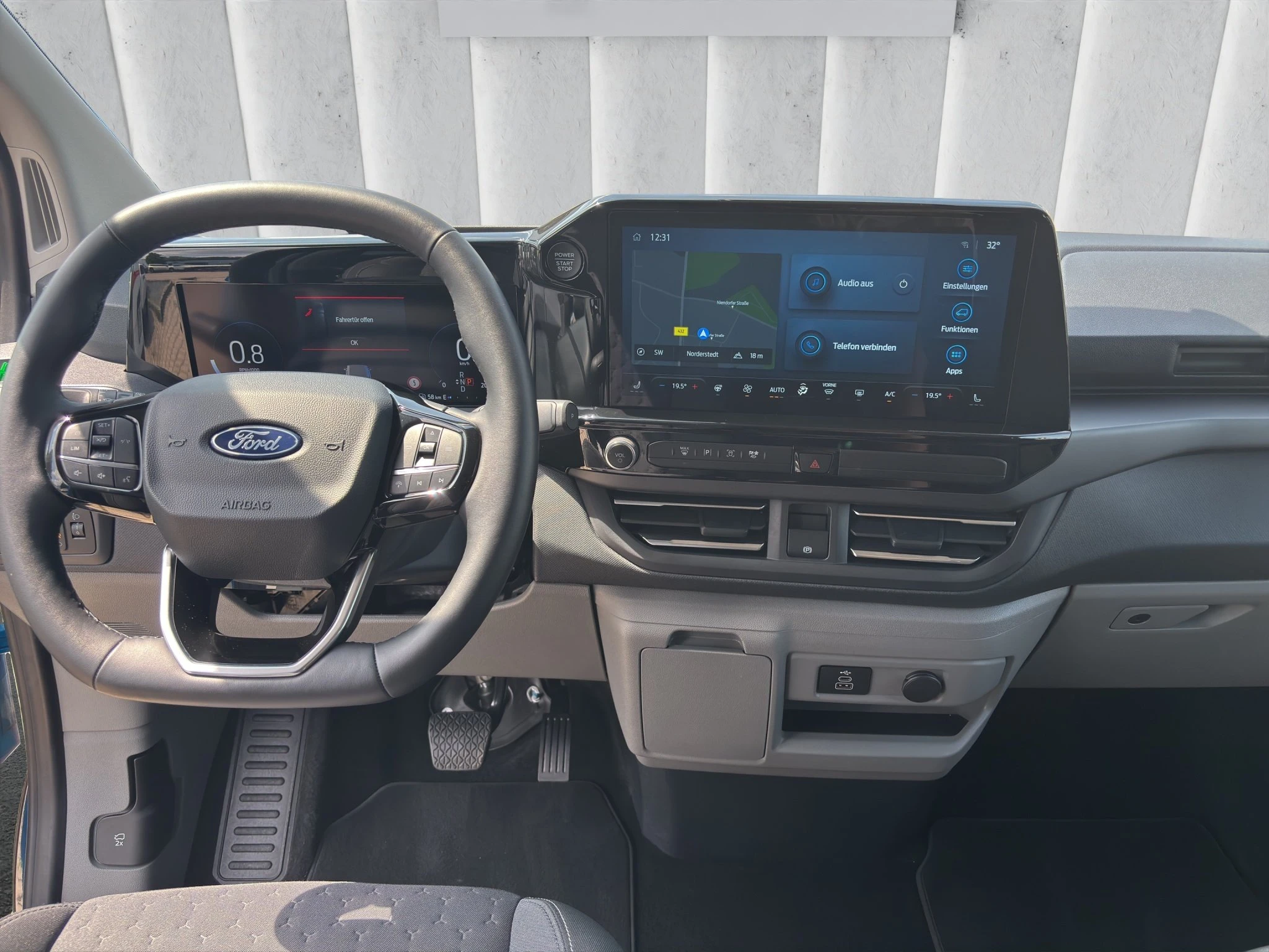 Ford Tourneo Custom Titanium L1 Aut.*AHK*NAVI*LED*SHZ*LRHZ*WSH