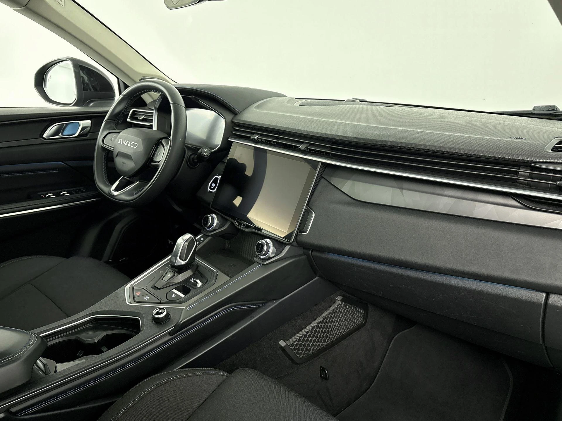 Lynk & Co-01-image-19