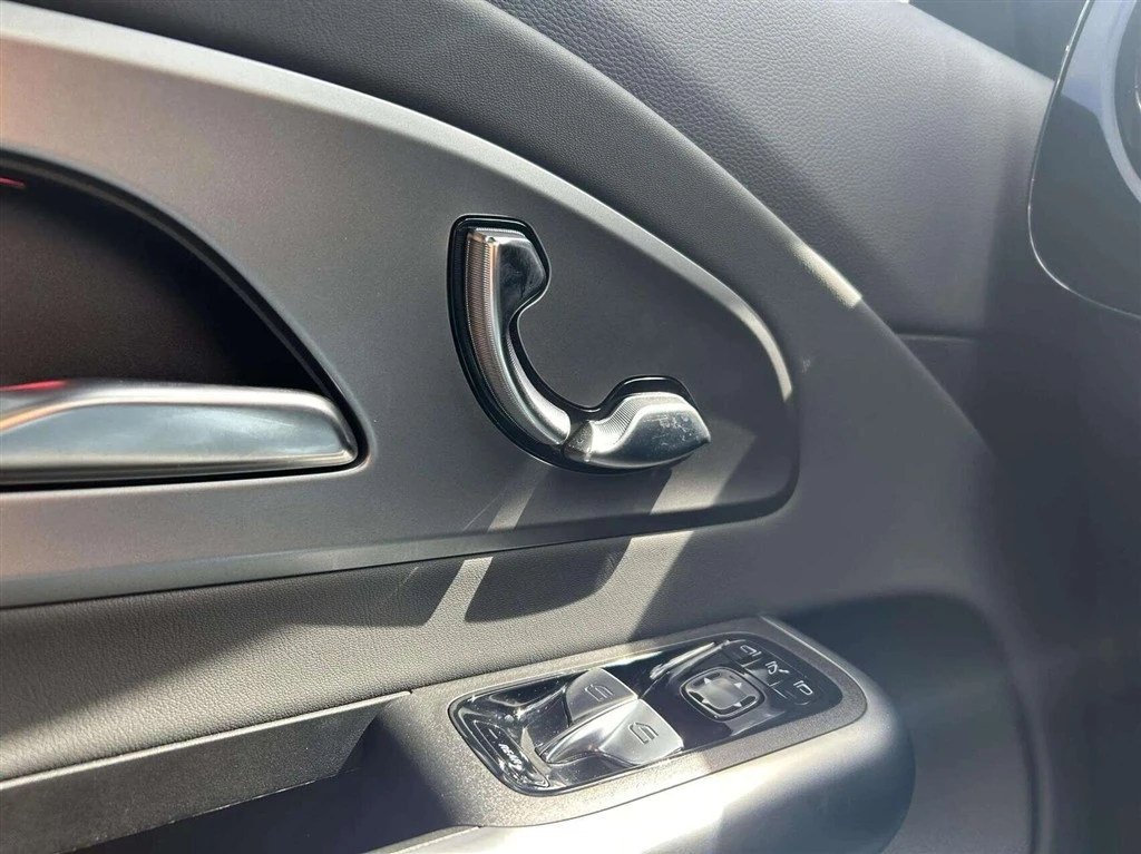 Mercedes-Benz-CLA-image-10