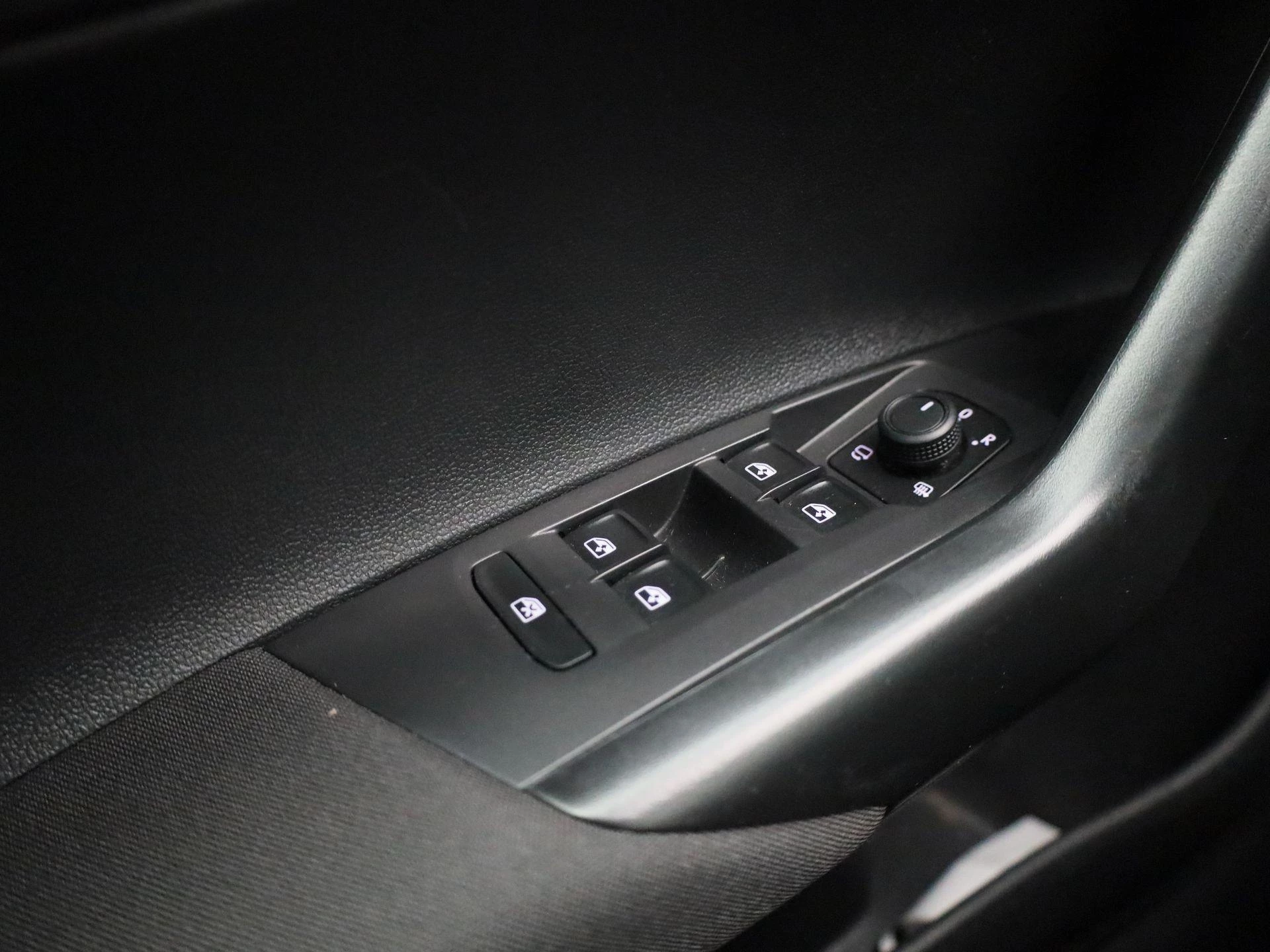 Volkswagen-Polo-image-19