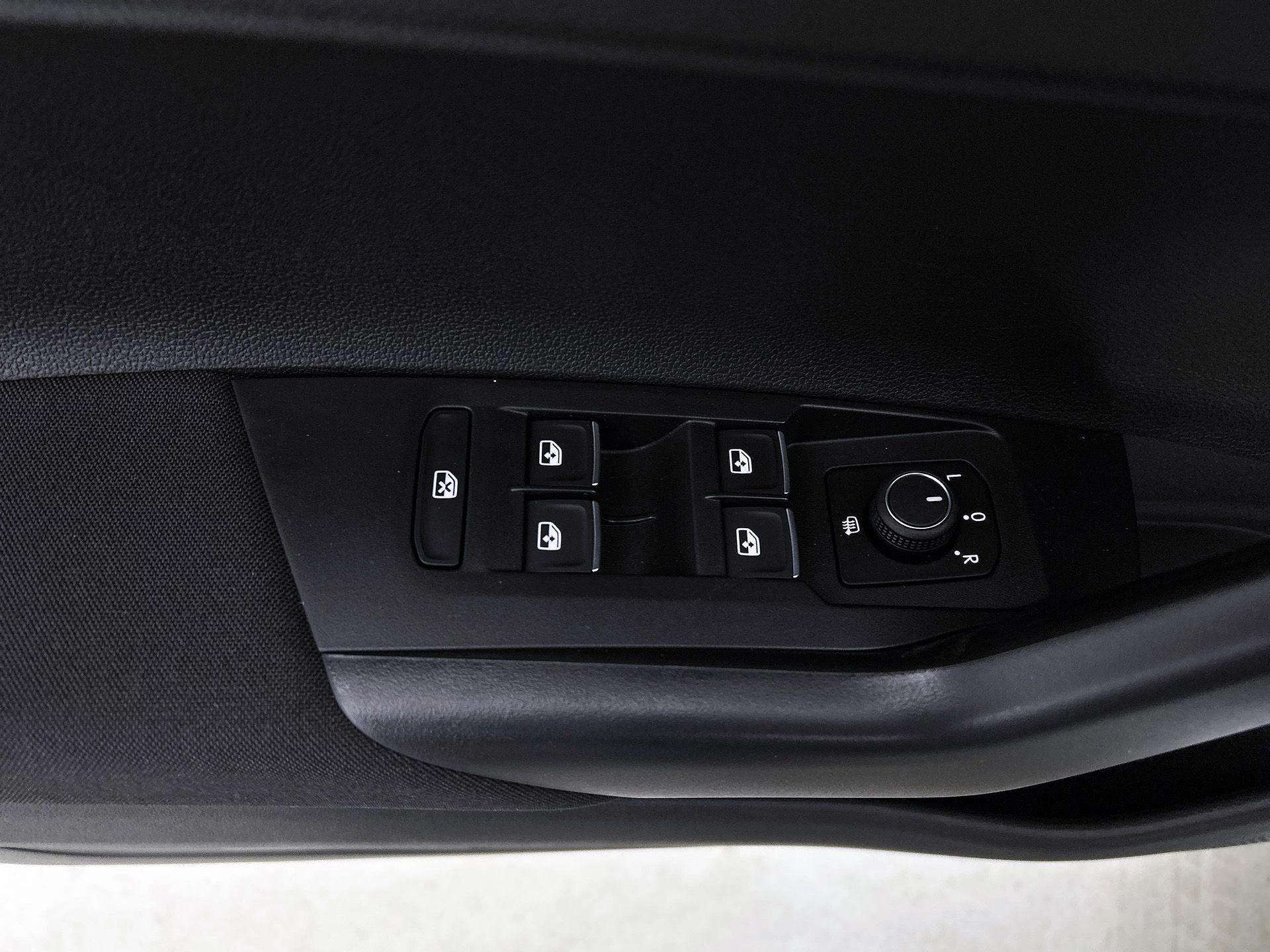 Volkswagen-Polo-image-31