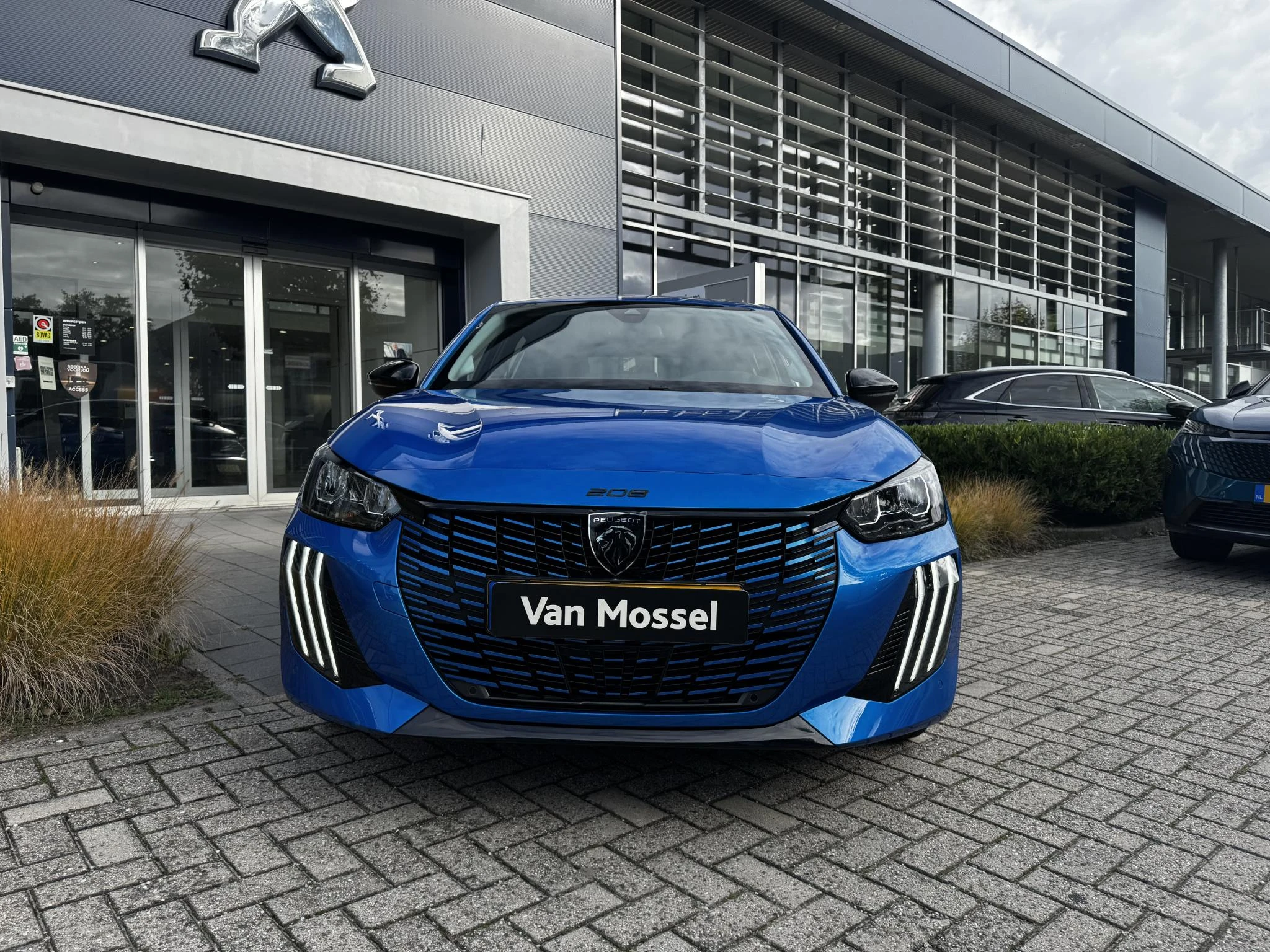Peugeot-e-208-image-1