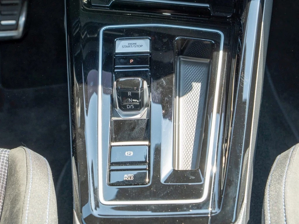 Volkswagen-Golf-image-9