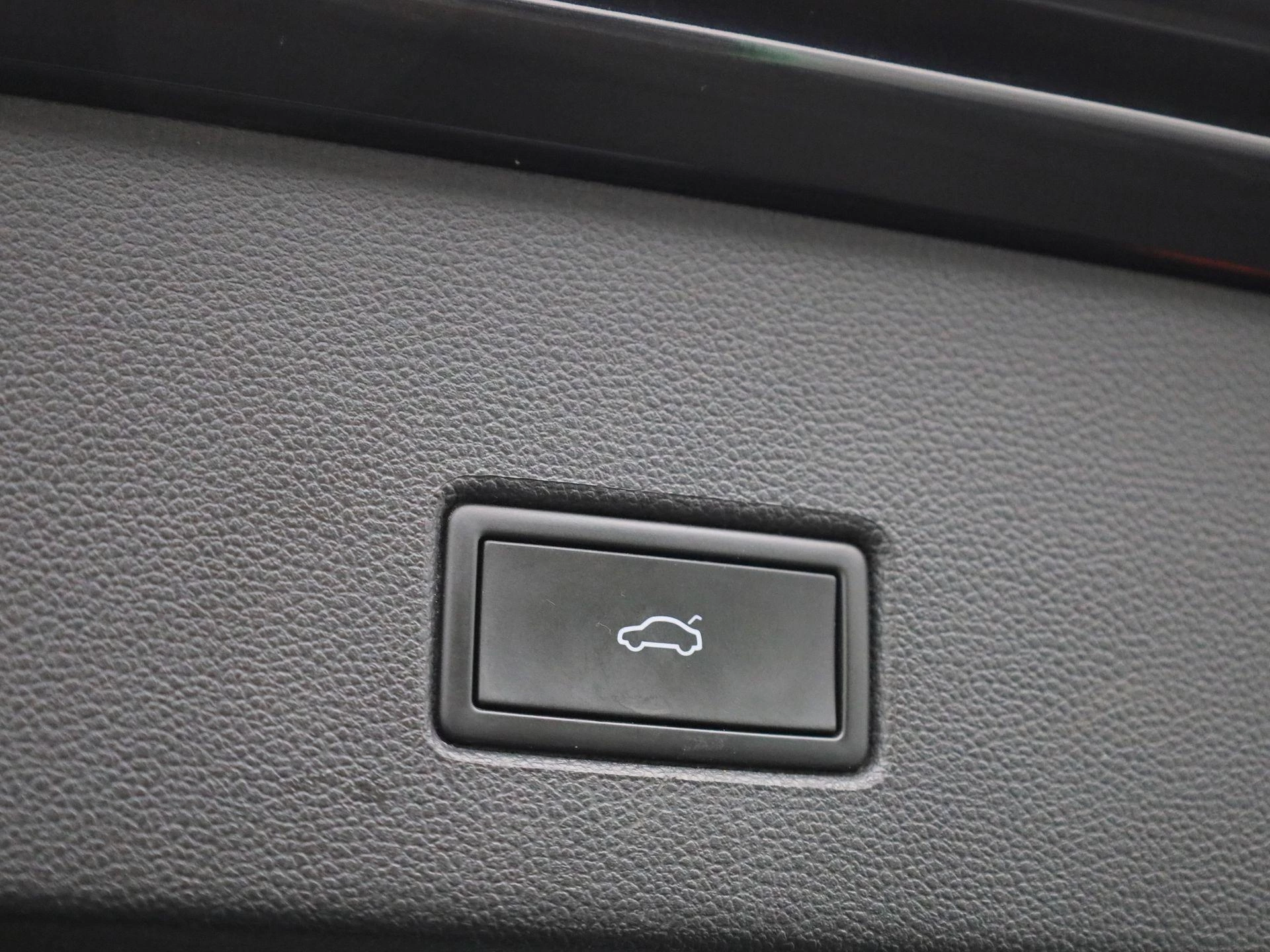 Volkswagen-T-Roc-image-14