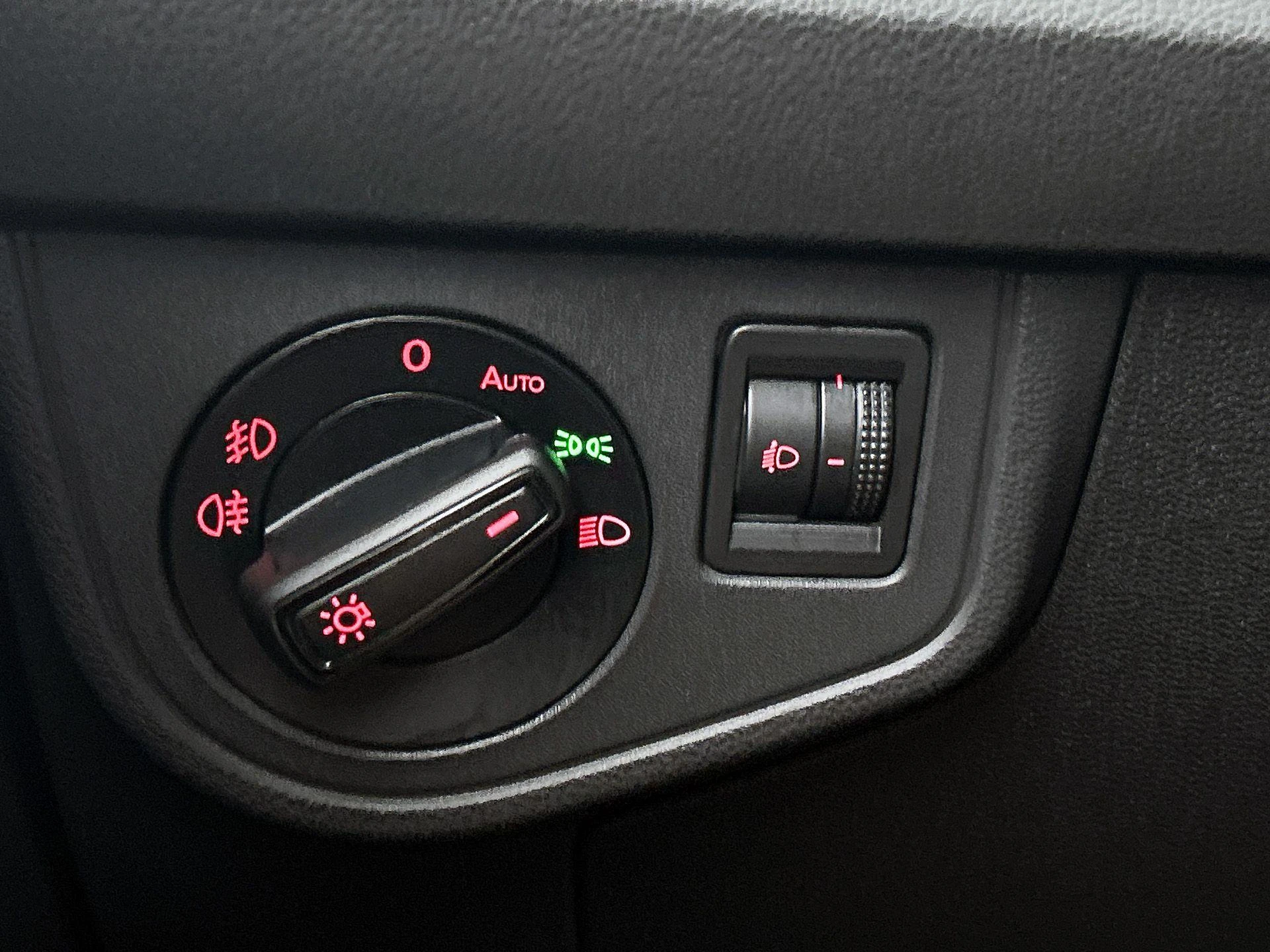 Volkswagen-Polo-image-23
