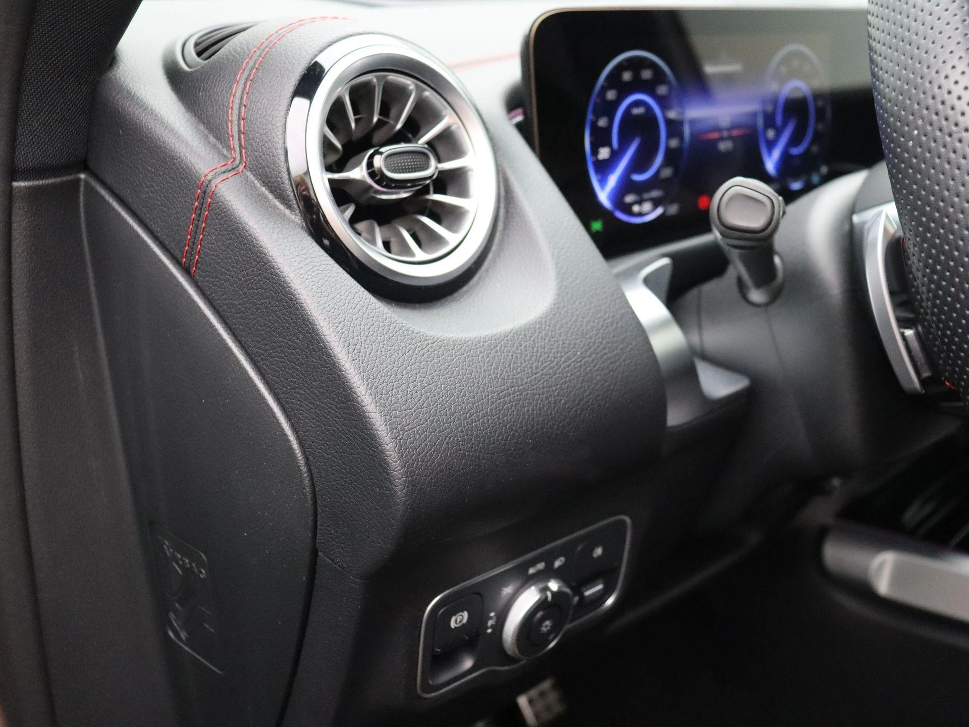 Mercedes-Benz EQB 250+ Business Star Edition + PANO DAK + BURMESTER + HEAD UP + MEMORY +