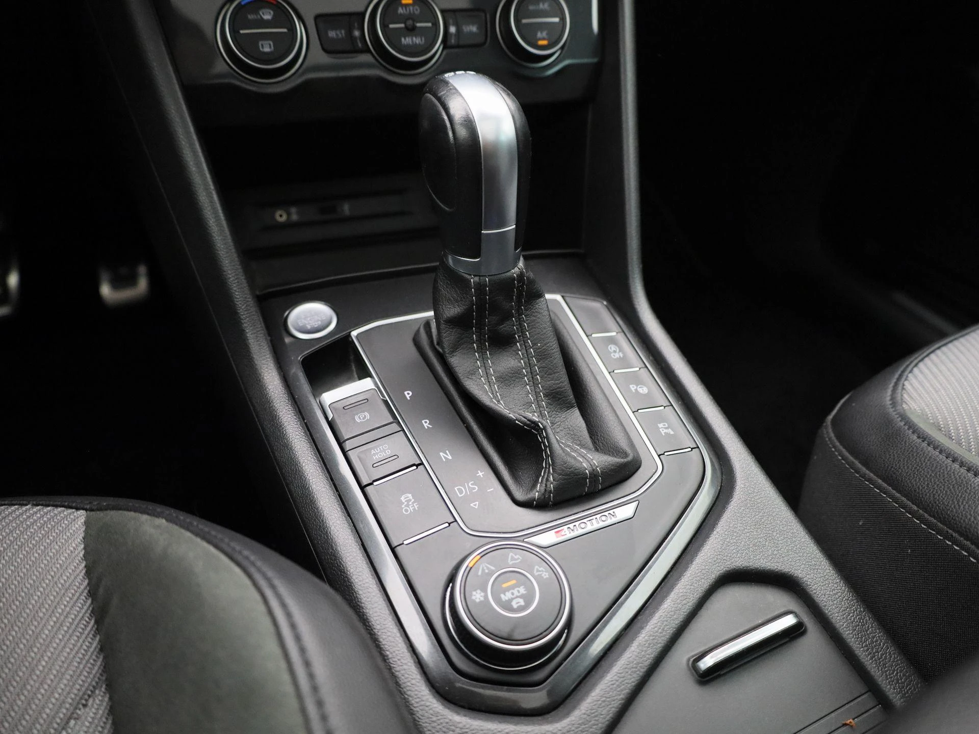 Volkswagen-Tiguan-image-18