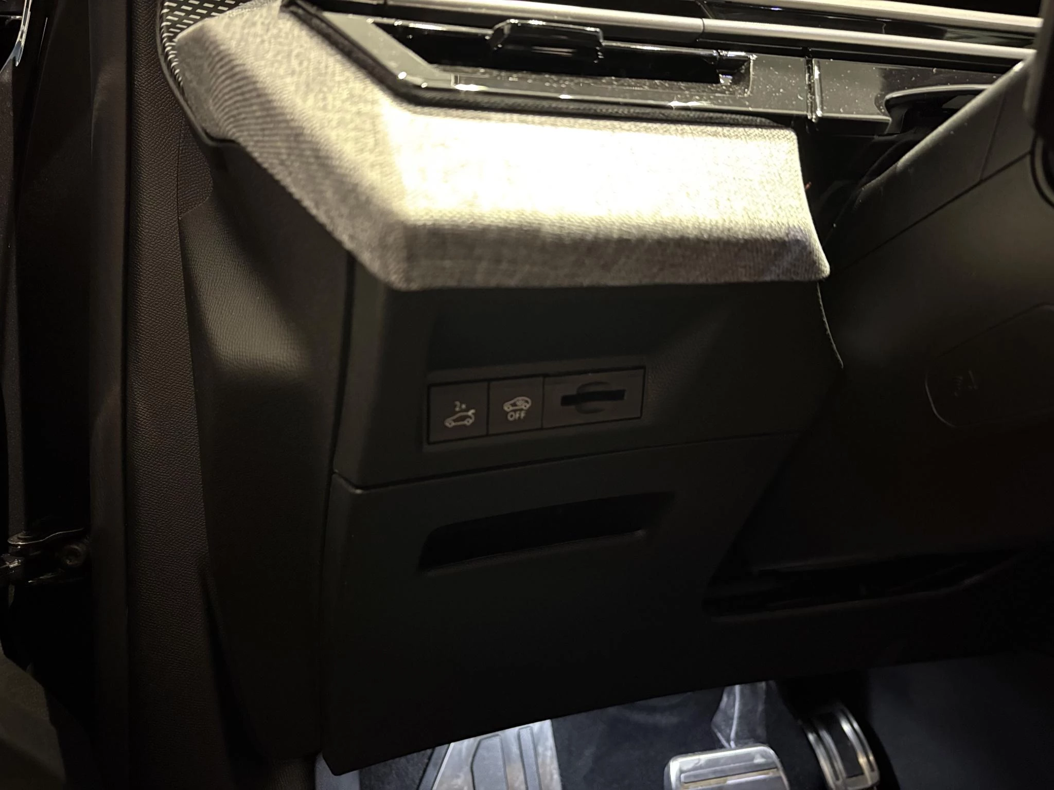 Peugeot-e-5008-image-31