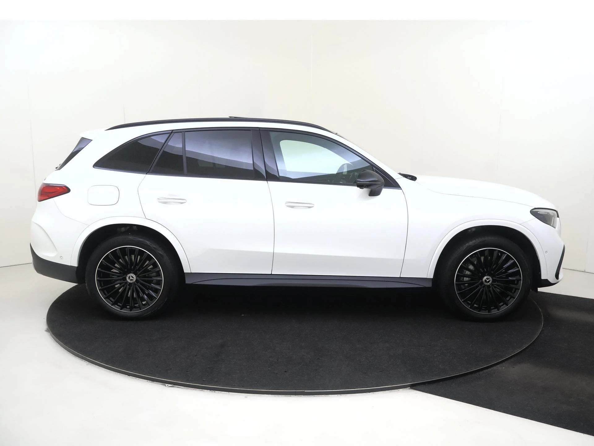 Mercedes-Benz-GLC-image-9