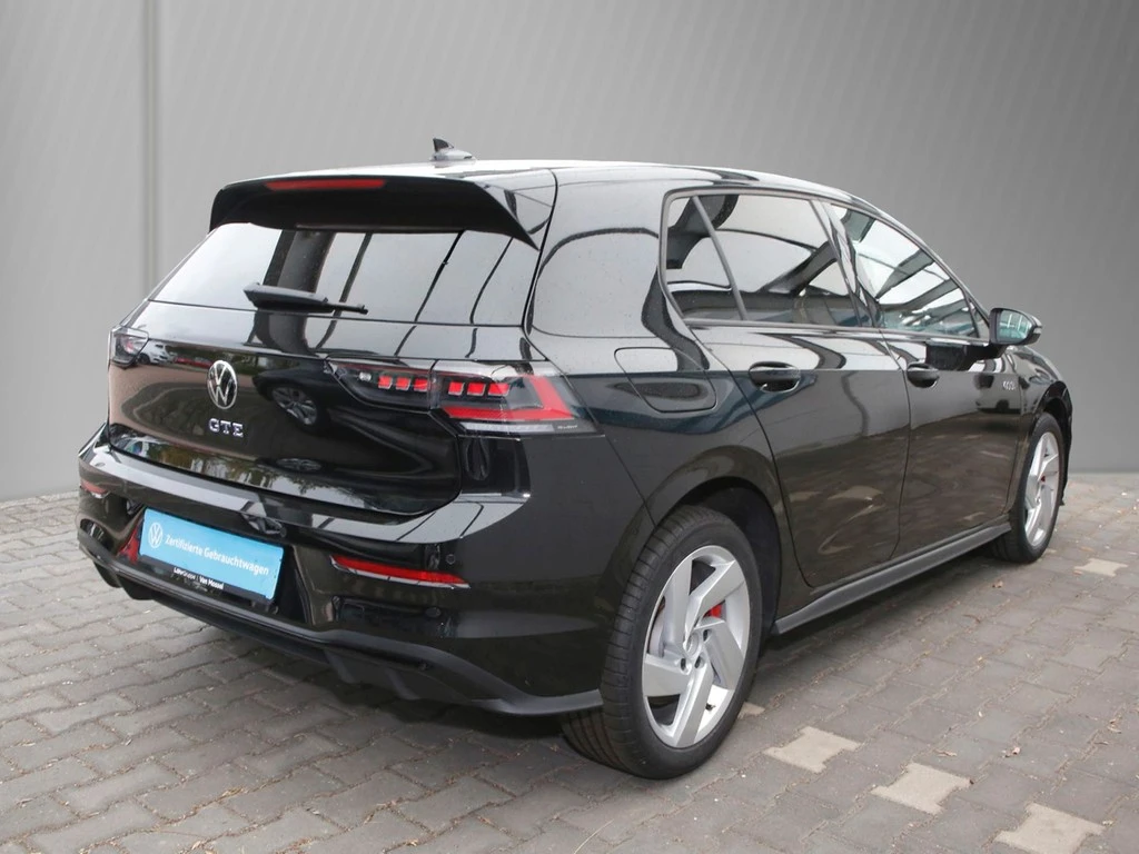 Volkswagen-Golf-image-3