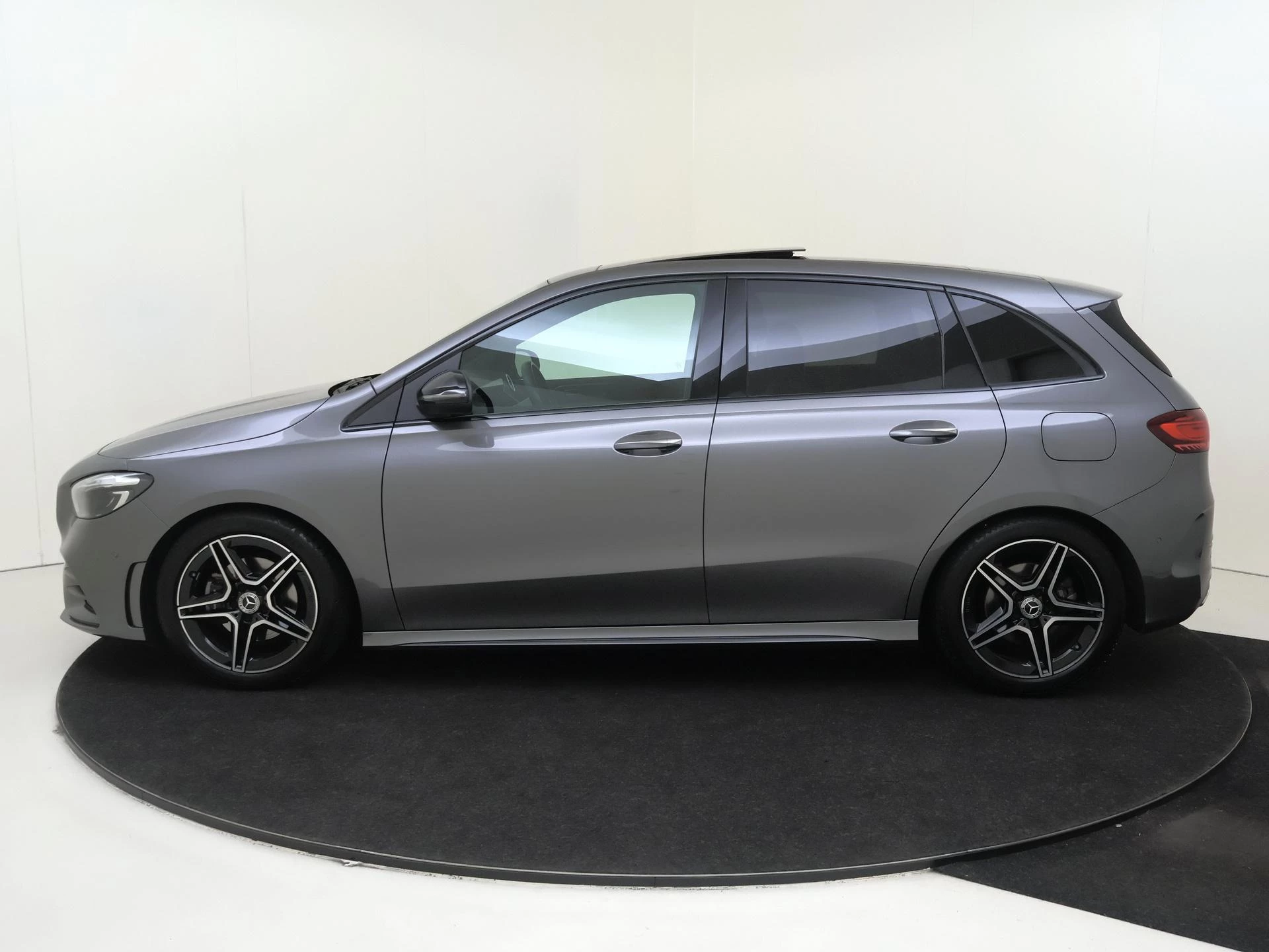 Mercedes-Benz-B-Klasse-image-7