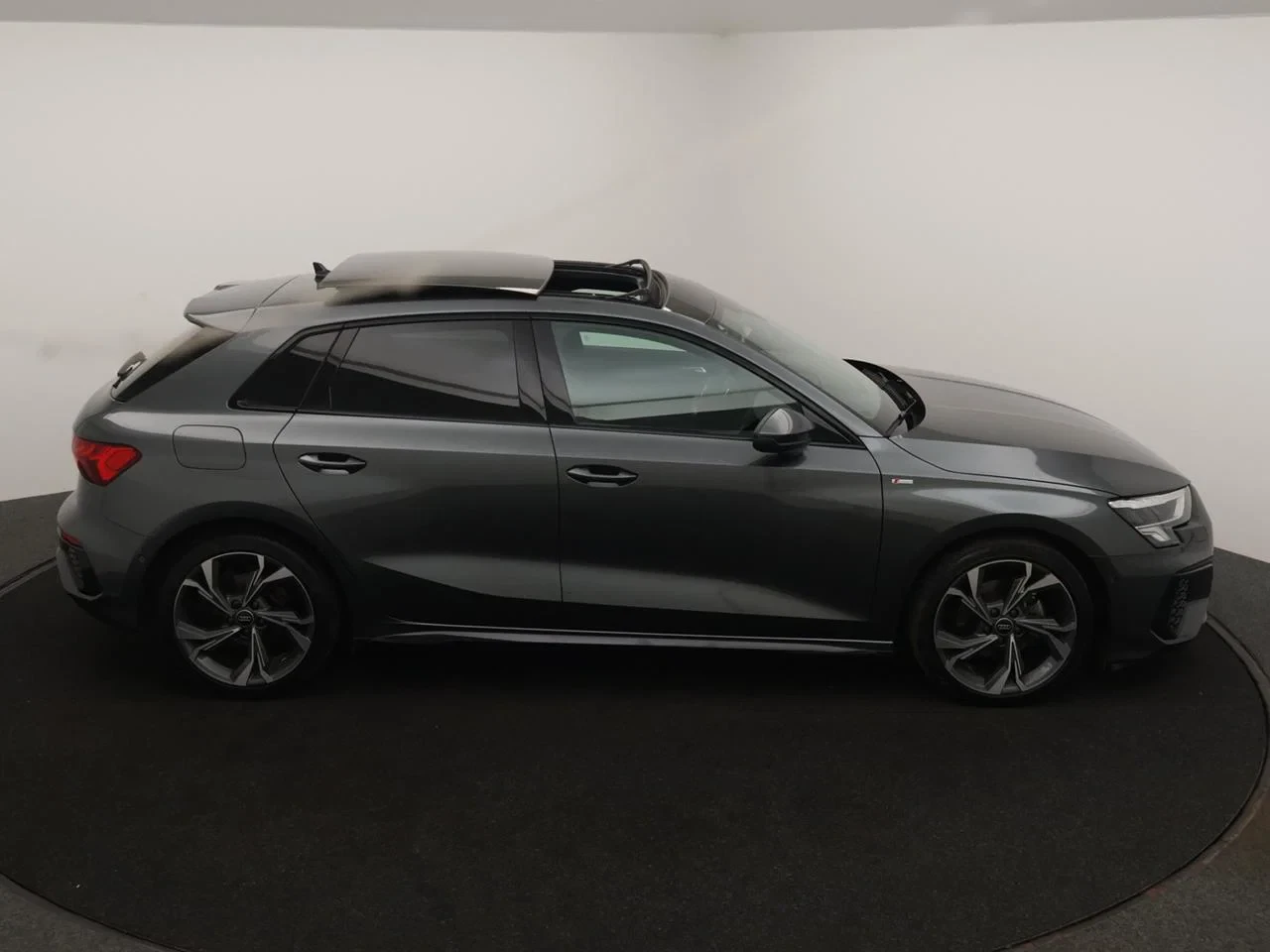 Audi A3 Sportback Audi A3 Sportback Sport Edition 3XS line 30TFSI 110PK *AUTOMAAT*PANODAK*LEDER*SPORTZETELS*PDC*ACC*NAVIAPP-CONNECT*...*