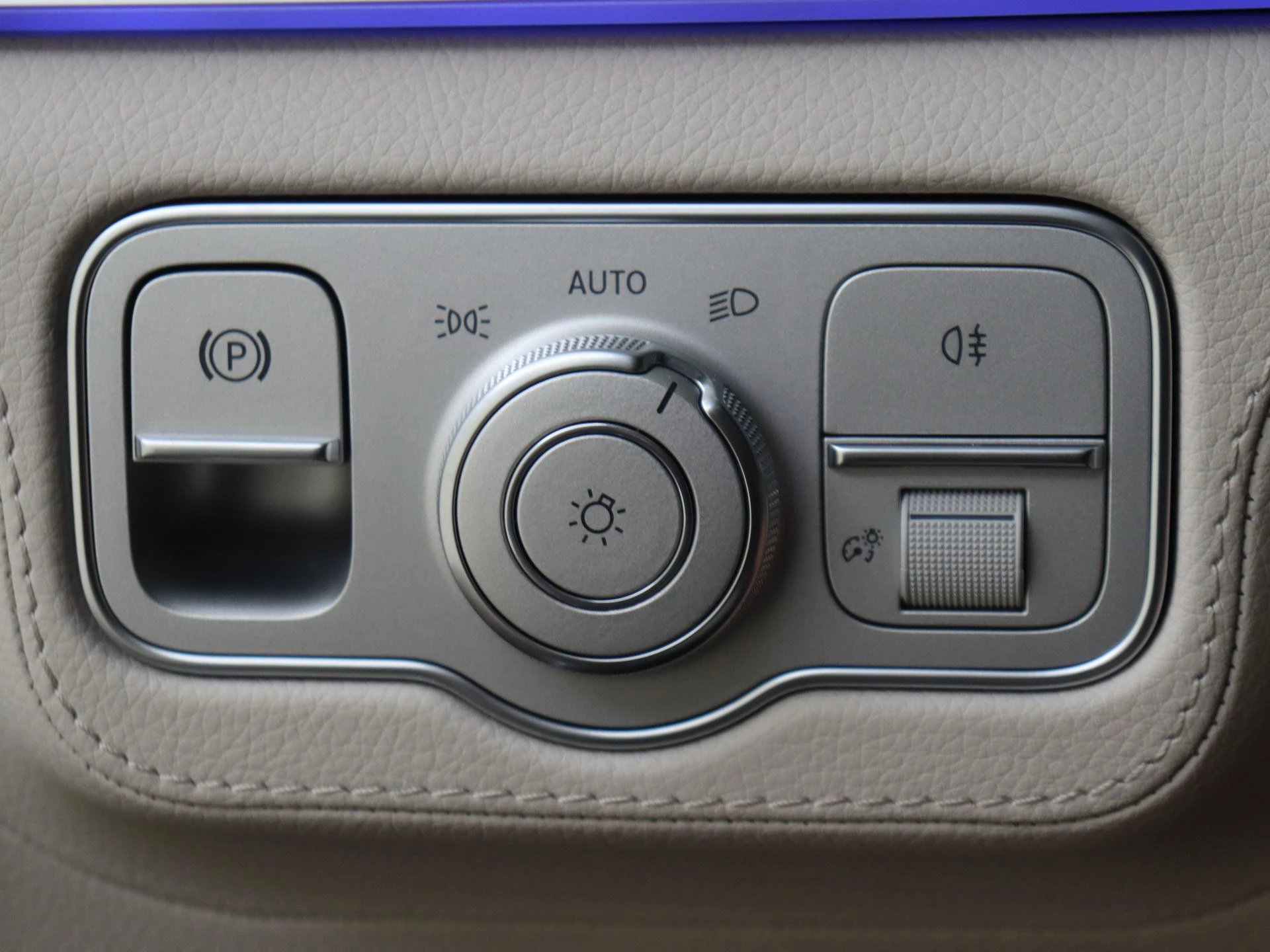 Mercedes-Benz-GLE-image-25