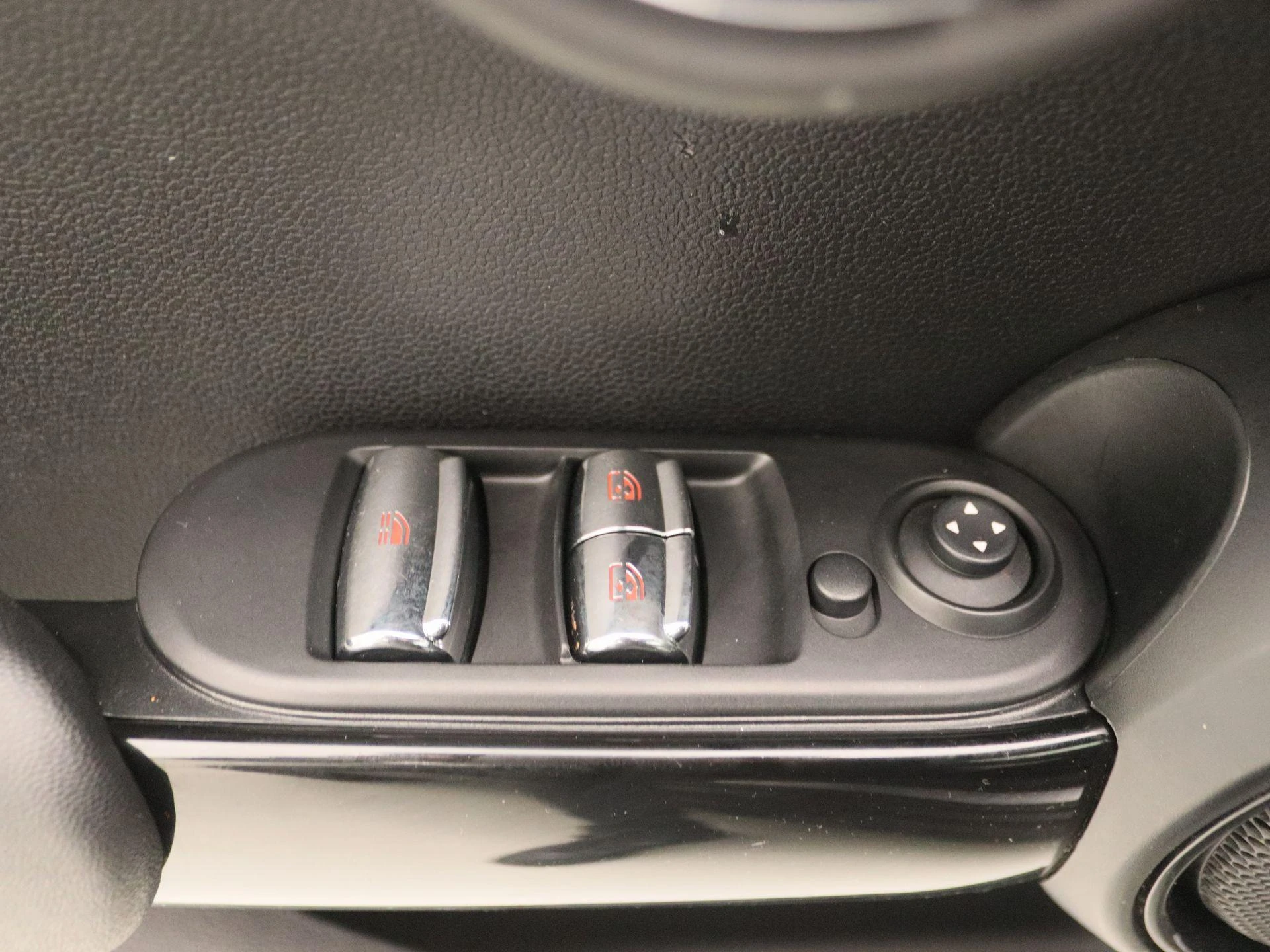MINI-One Cabrio-image-17