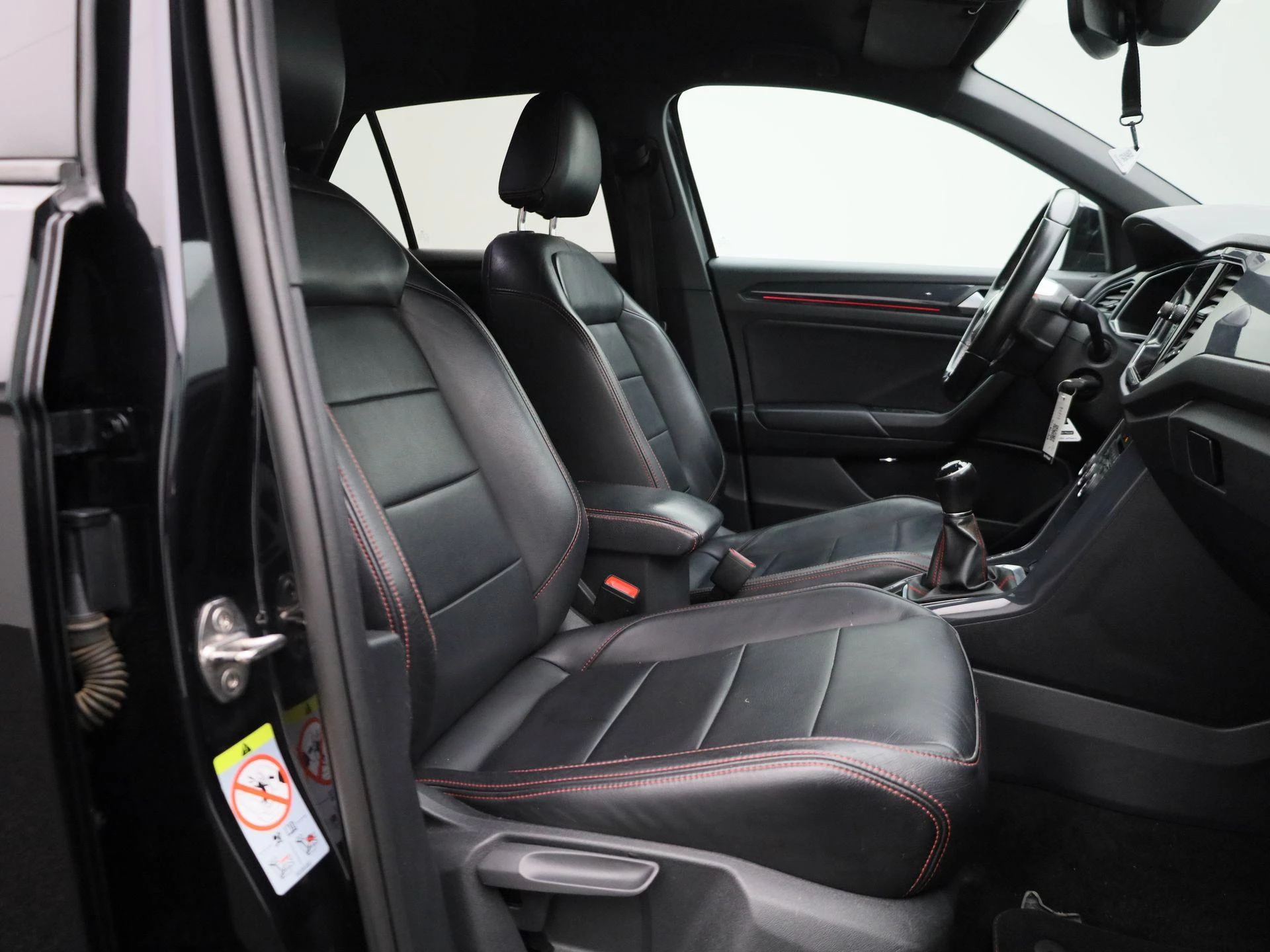 Volkswagen-T-Roc-image-33