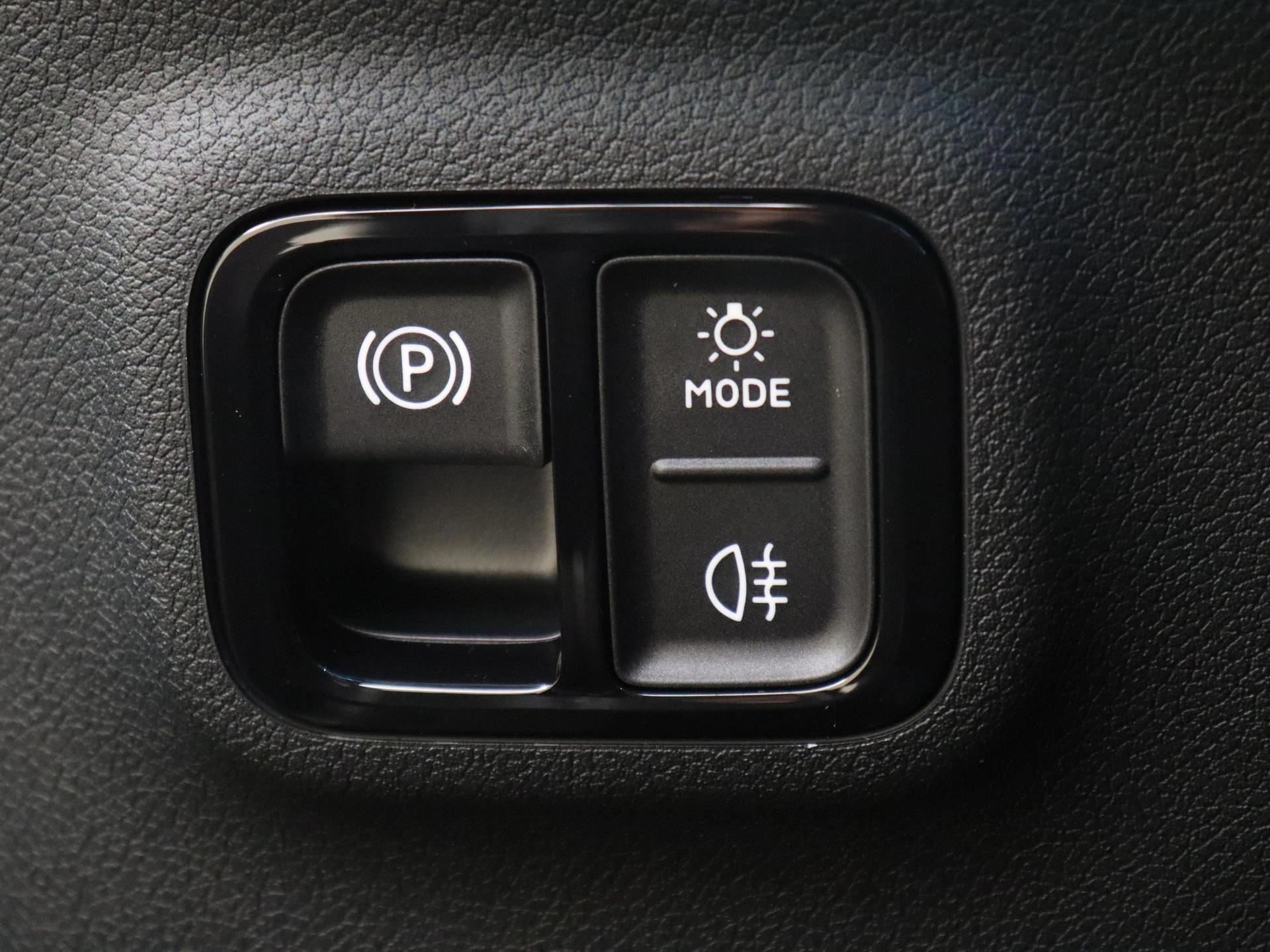 Mercedes-Benz-CLA-image-23