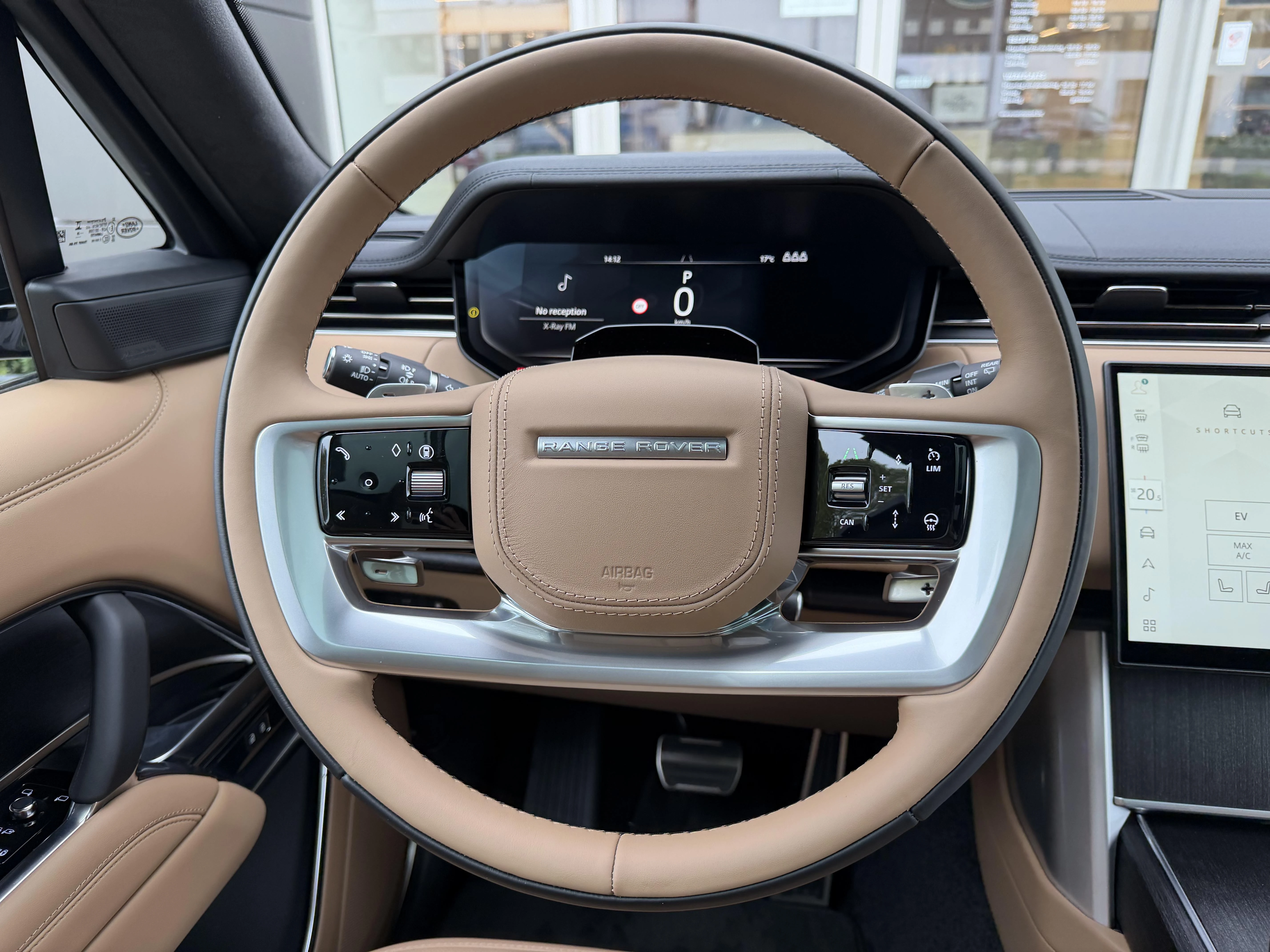 Land Rover-Range Rover-image-15