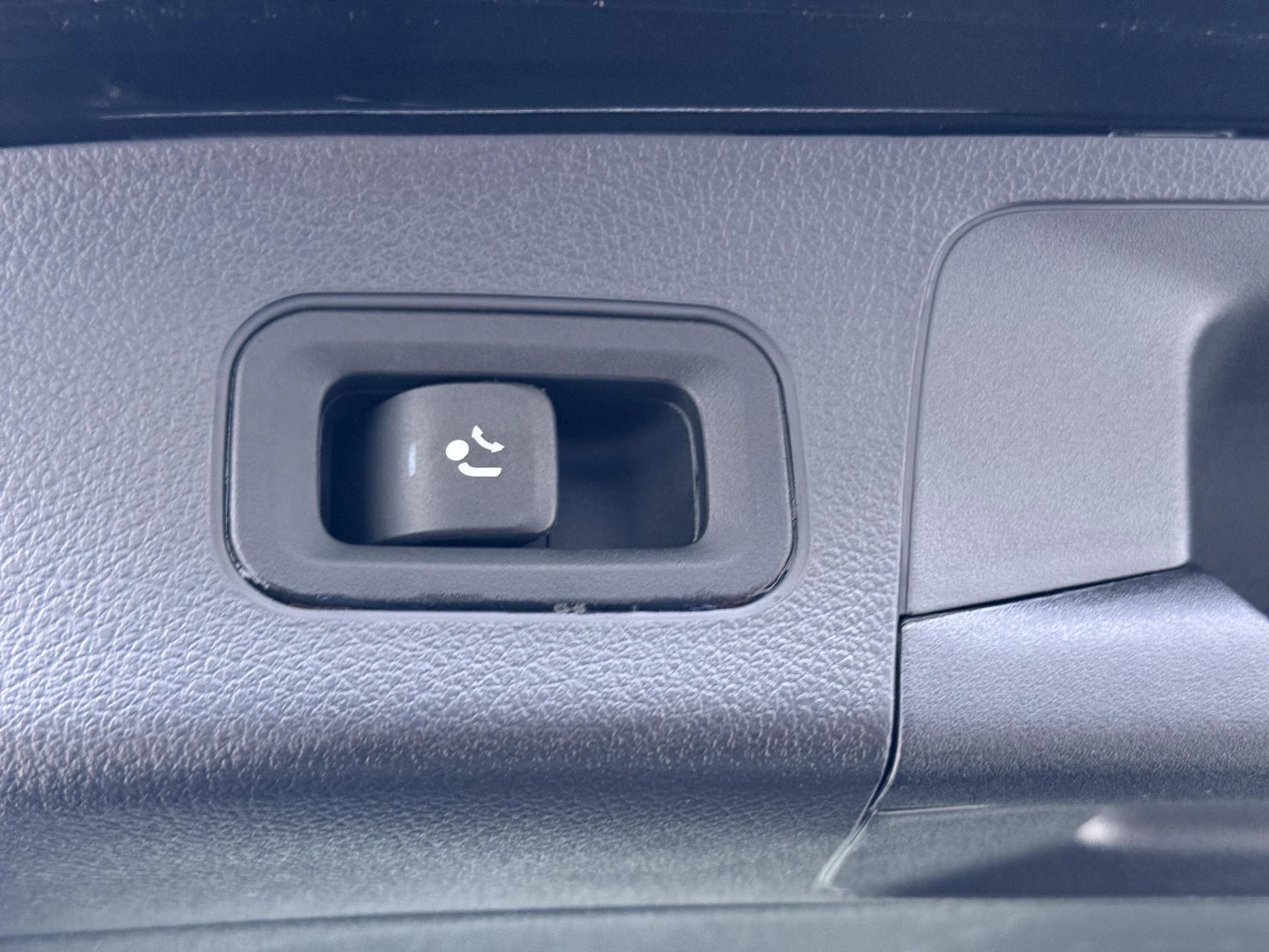 Mercedes-Benz-GLA-image-36