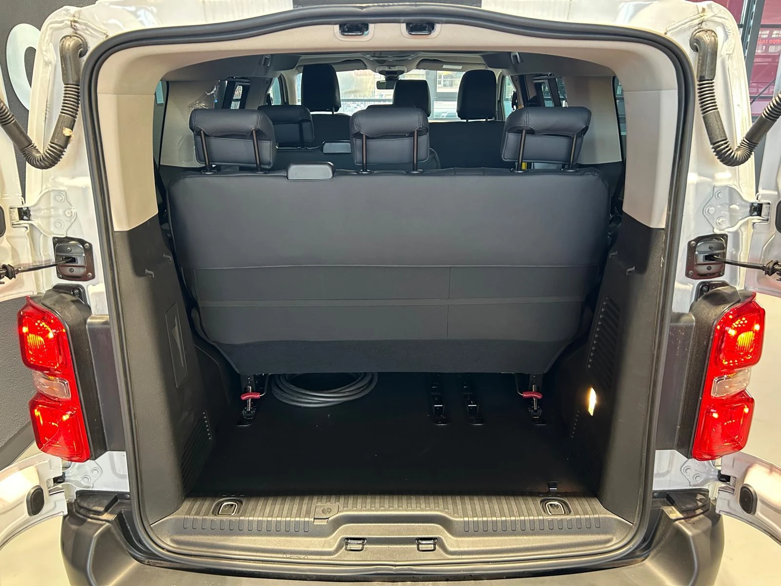 Citroën-ë-Jumpy-image-18