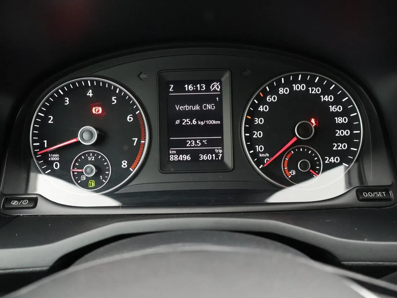 Volkswagen-Caddy-image-13